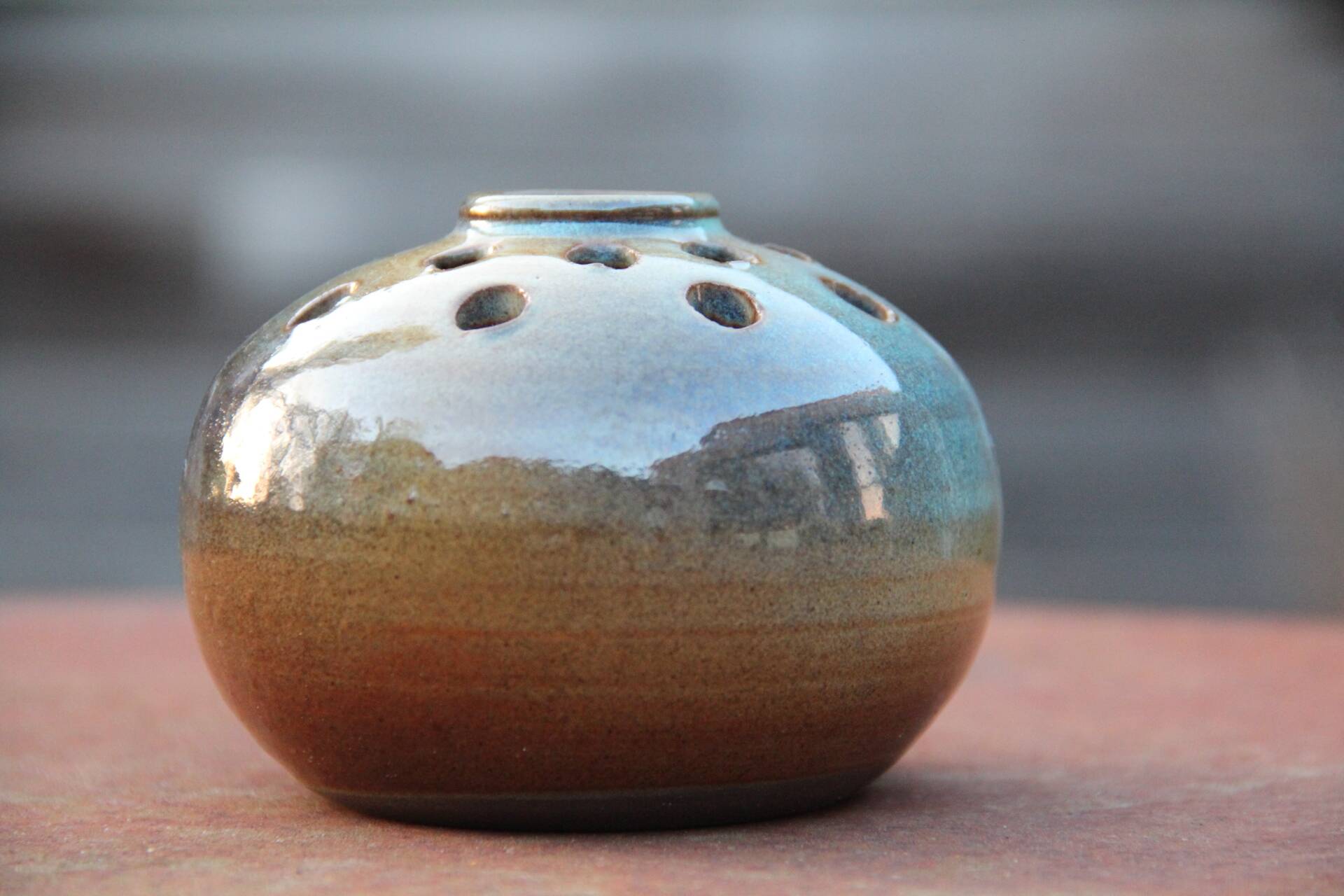 Boule pique-fleur en grès Accolay