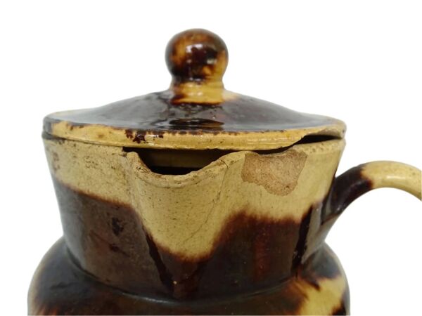 Pichet ancien en faïence française avec couvercle de Dieulefit