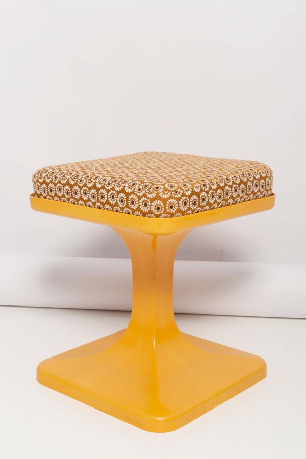 Tabouret fleurs jaune moutarde milieu du siècle, Pologne, années 1970