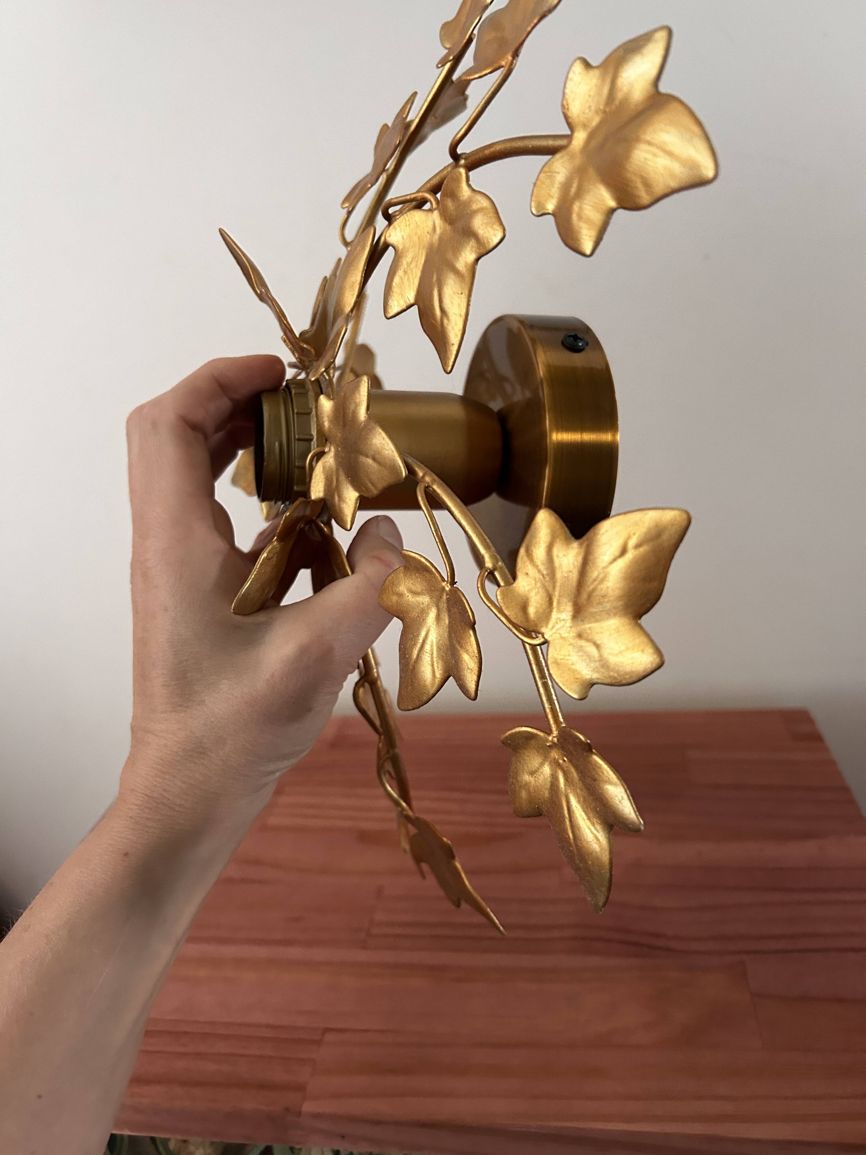 Wall light flower leaves in gold metal