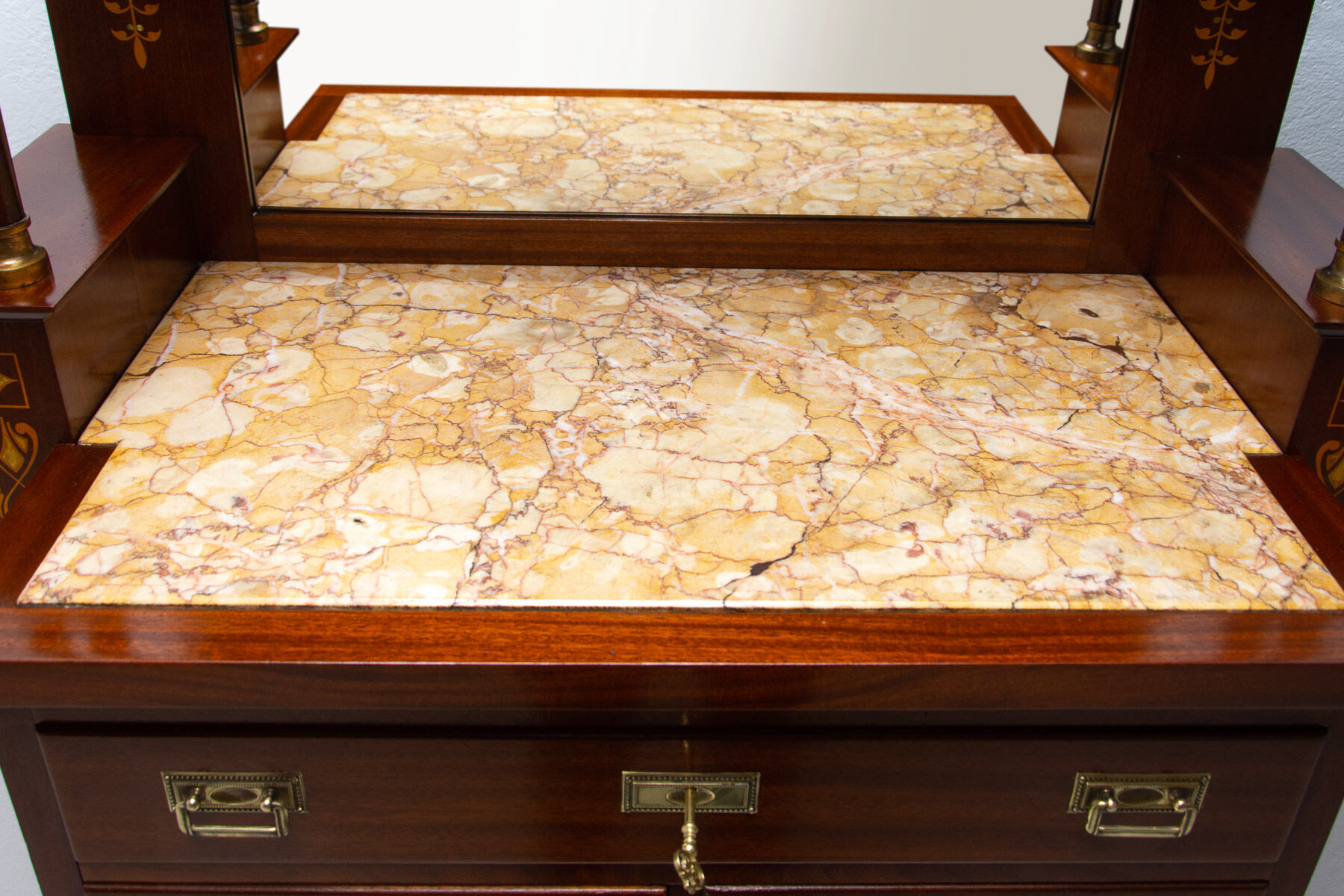 Vitrine sécessionniste en acajou, Autriche, 1910