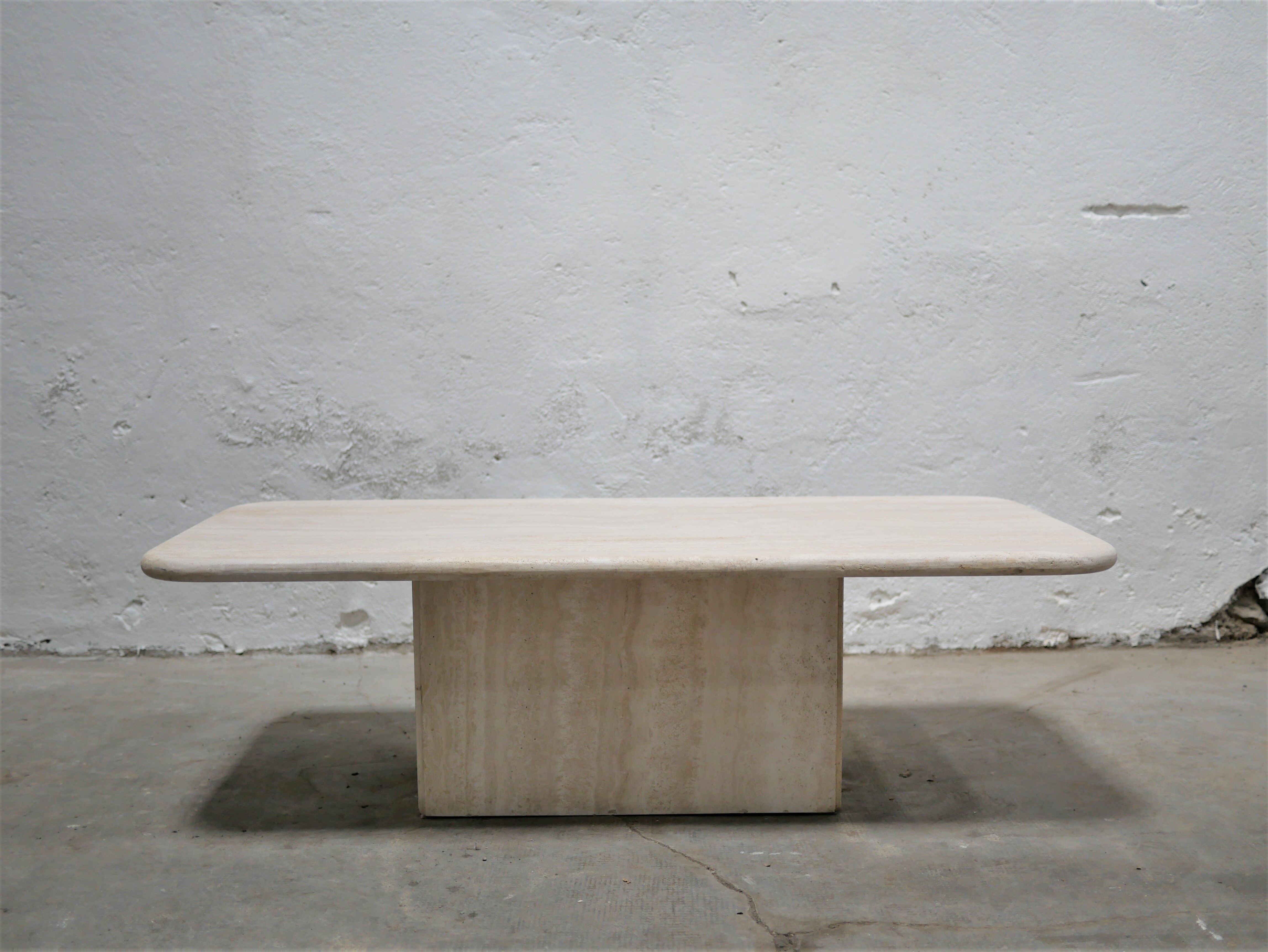 Table basse vintage en travertin