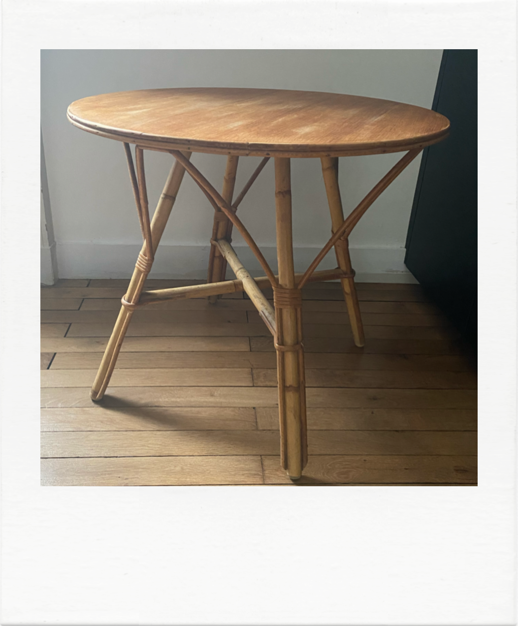 Round coffee table, in rattan and wood