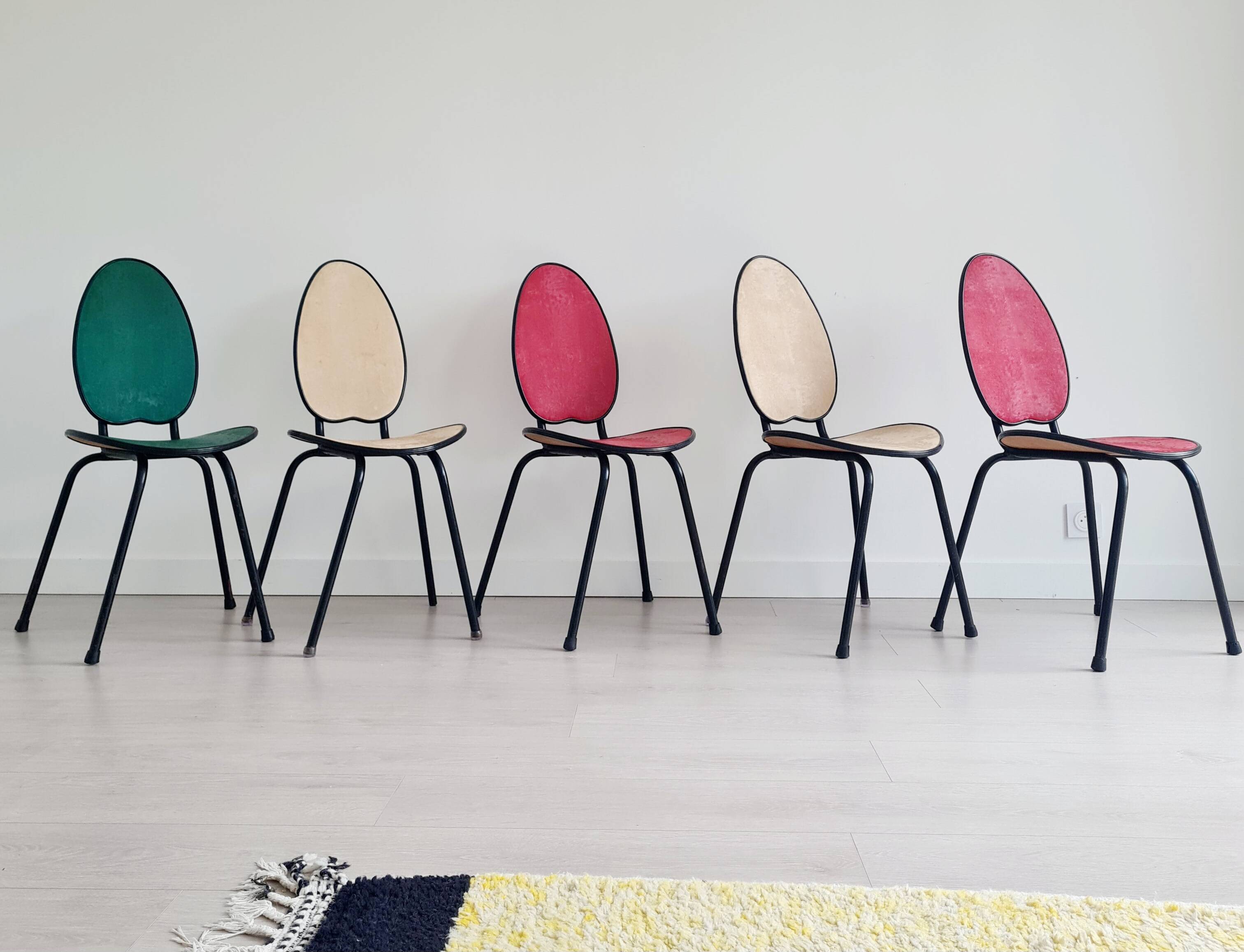 Suite de 5 chaises années 50
