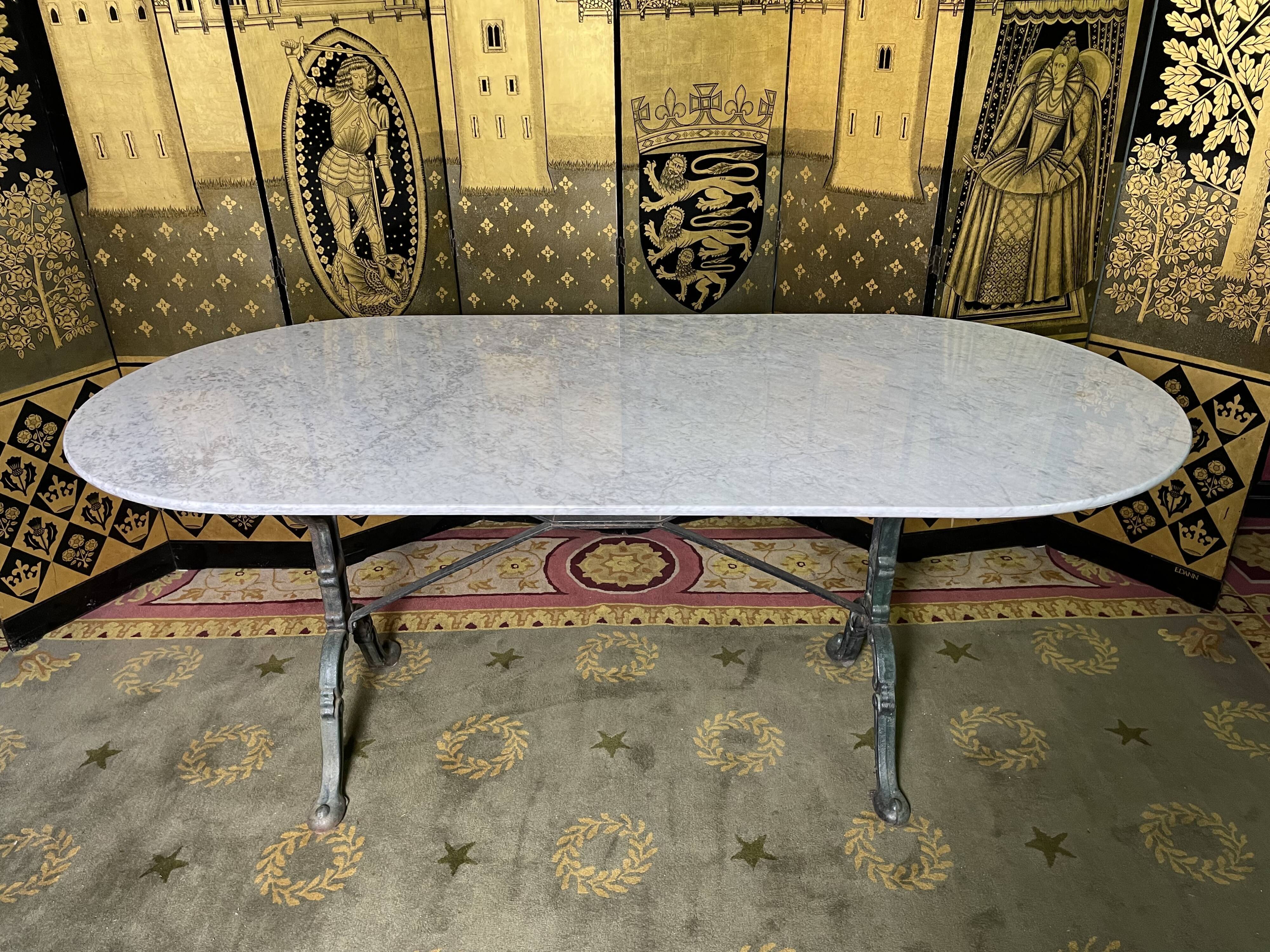 Bistro table in wrought iron and polished marble