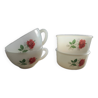 Set of 2 cups and 2 red rose Arcopal ramekins