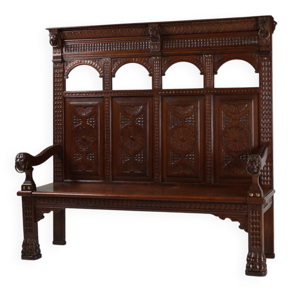 Banc à dossier haut en chêne sculpté de style gothique, France XVIIIe siècle