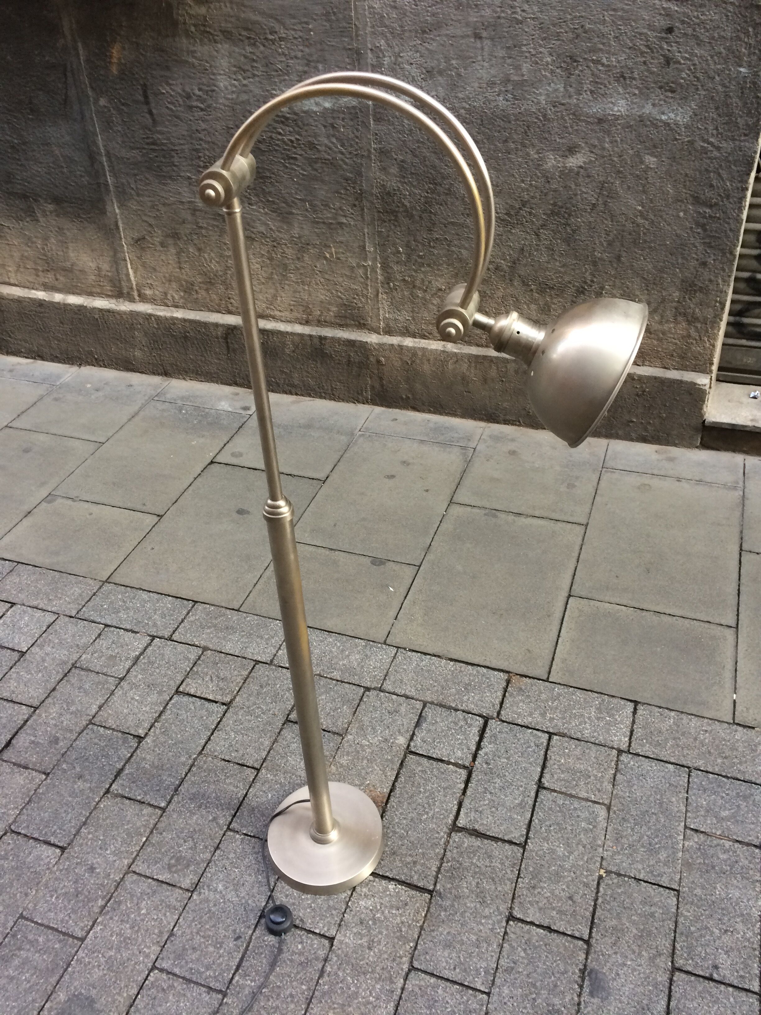 Industrial hinged lamp