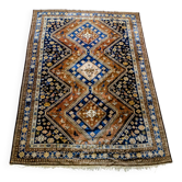 Hand-knotted Persian Shiraz rug in wool with tribal decoration, 300 x 220 cm.