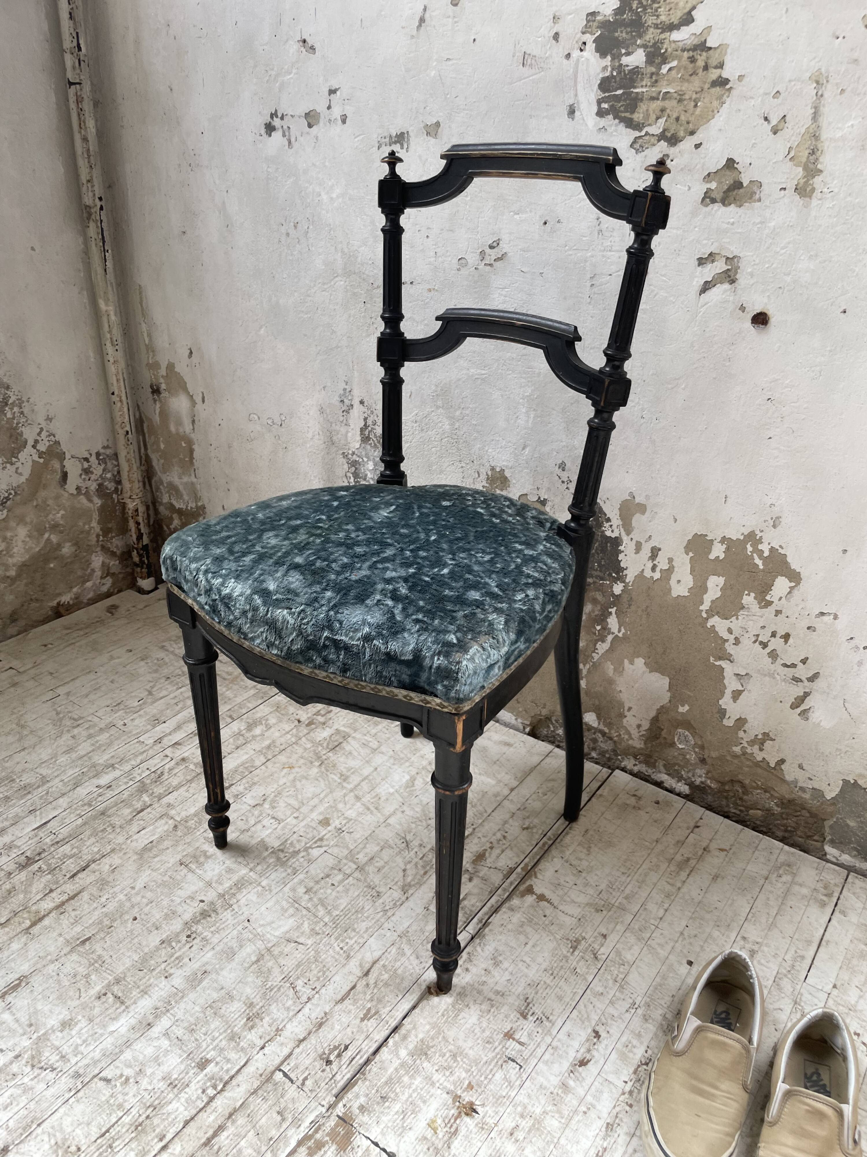 Chaise Napoléon 3 velours bleu
