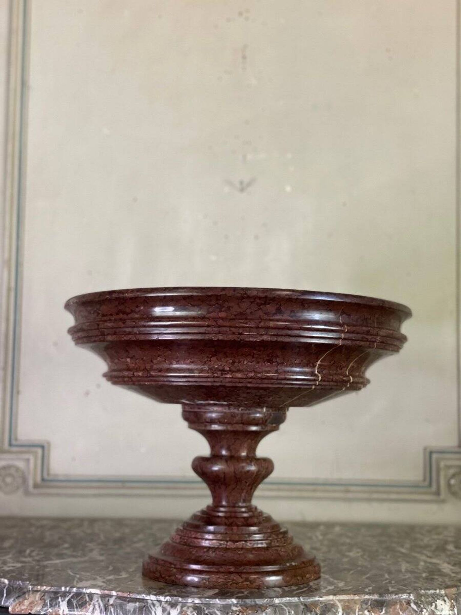 Vasque en marbre rouge griotte vers 1800