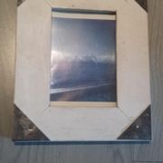 Wooden frame with 4 metal corners