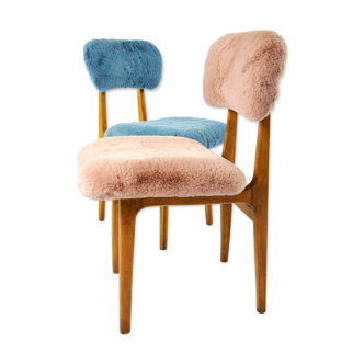 Chaises rose et bleue