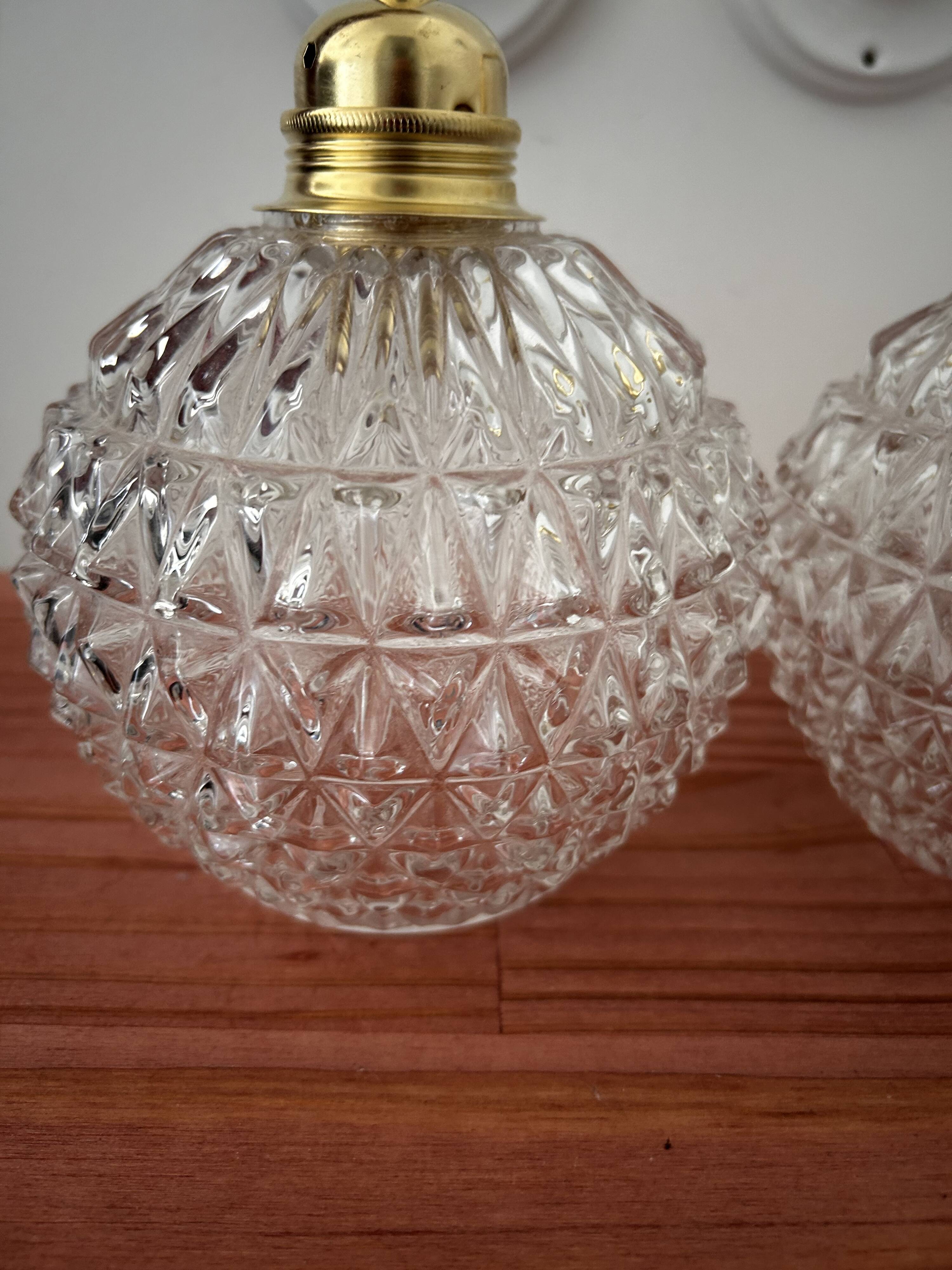 Paire d’appliques murales vintage en verre ciselé
