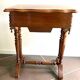 Table d'appoint, travailleuse en noyer d'époque Louis Philippe milieu XIXème