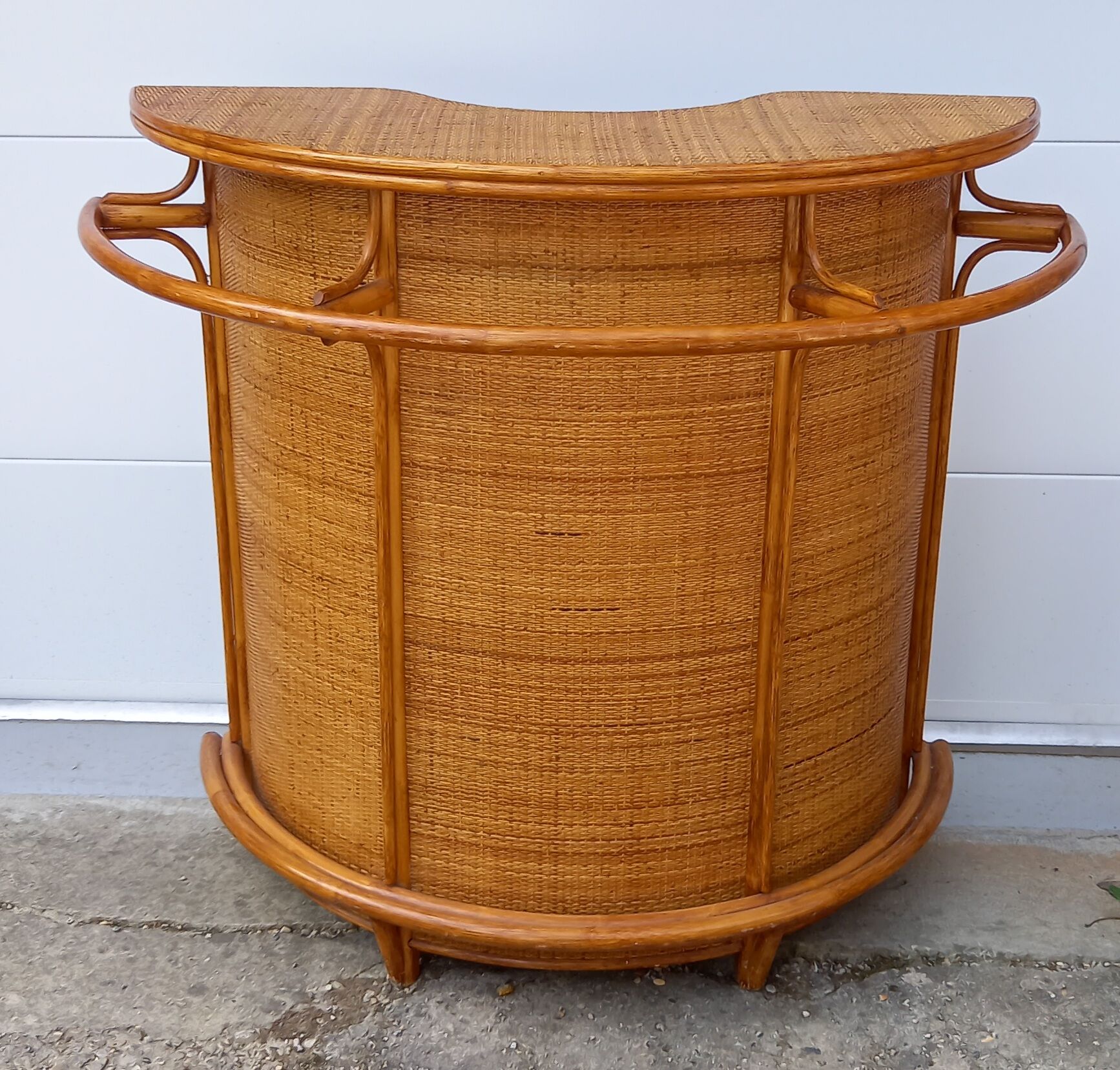 Bamboo bar and braided straw