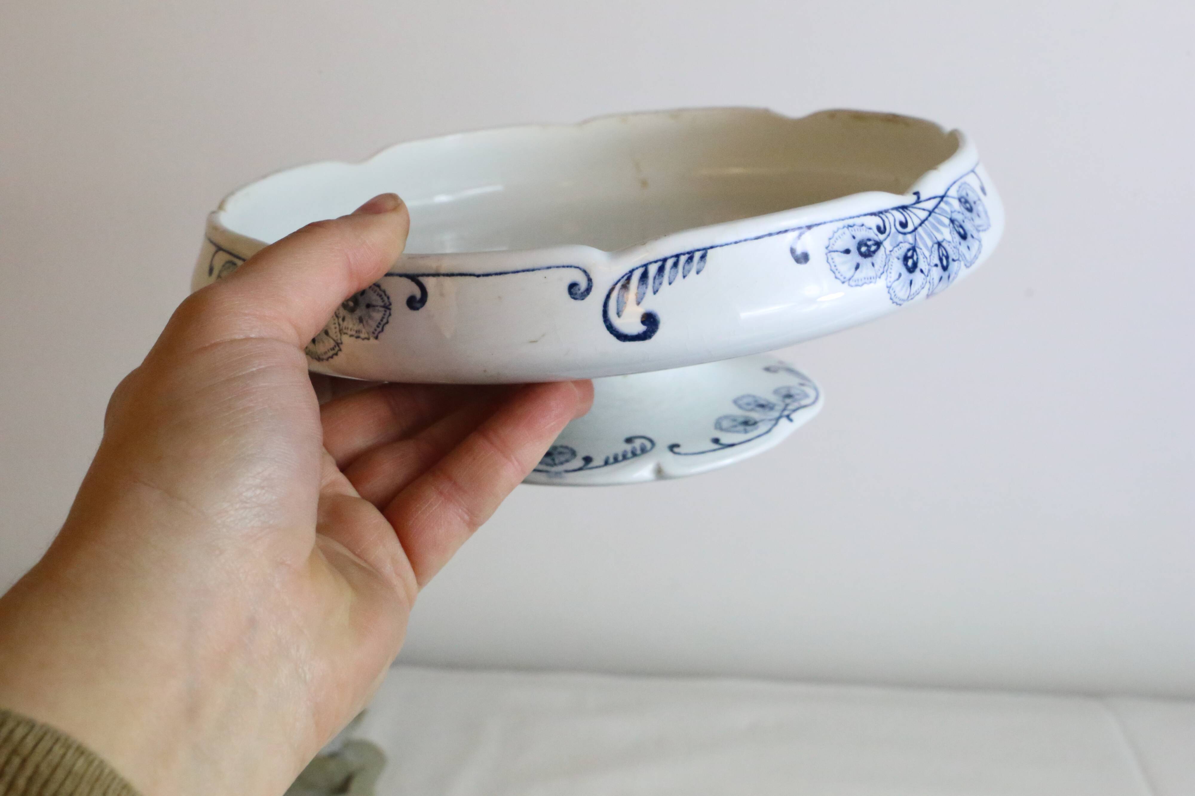 Flat on piedouche, compotier, iron earth, Onnaing earthenware, Palma model, 1890