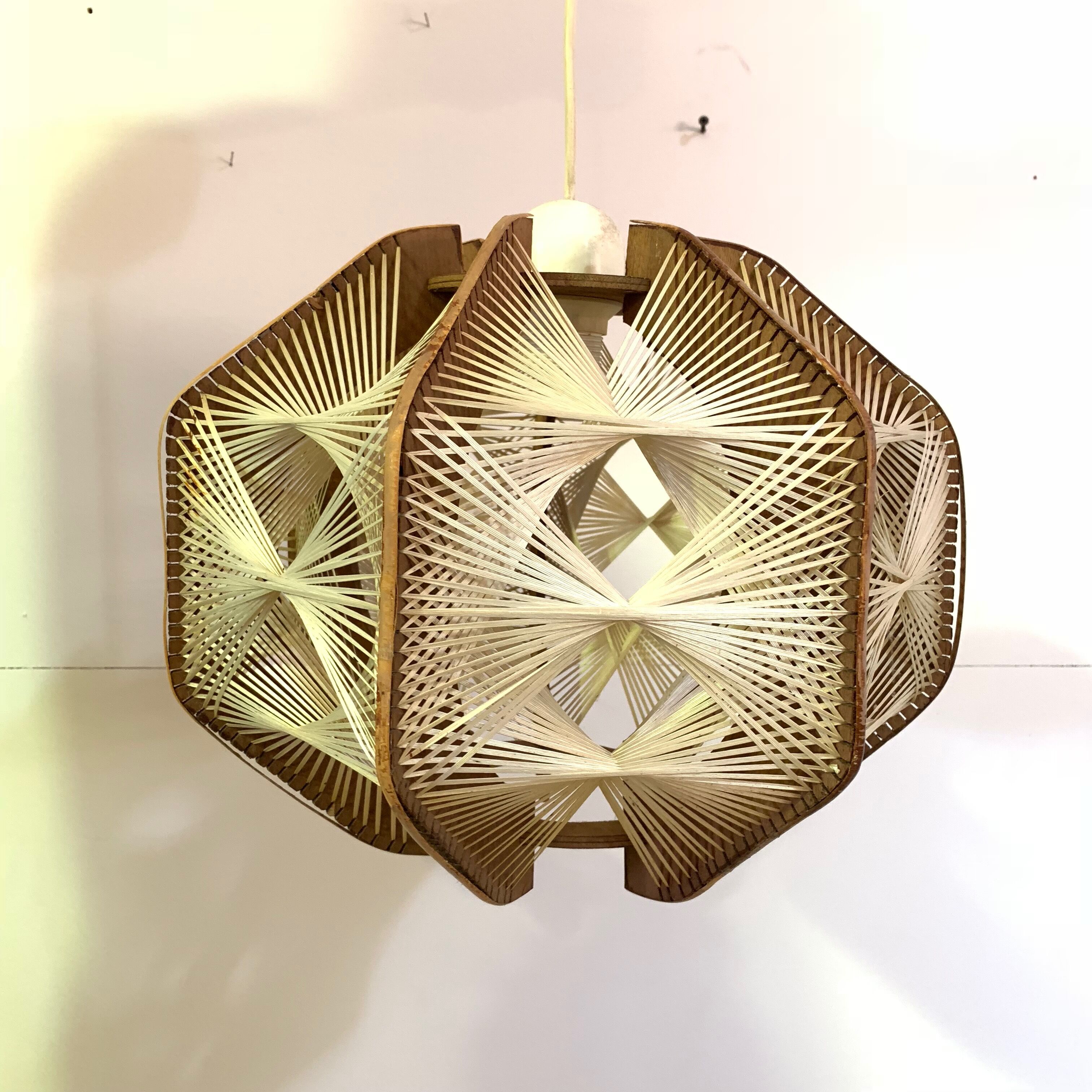 Scandinavian suspension in stretched wires