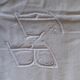 Drap ancien avec revers, jours, 5 motifs de broderies, monogramme