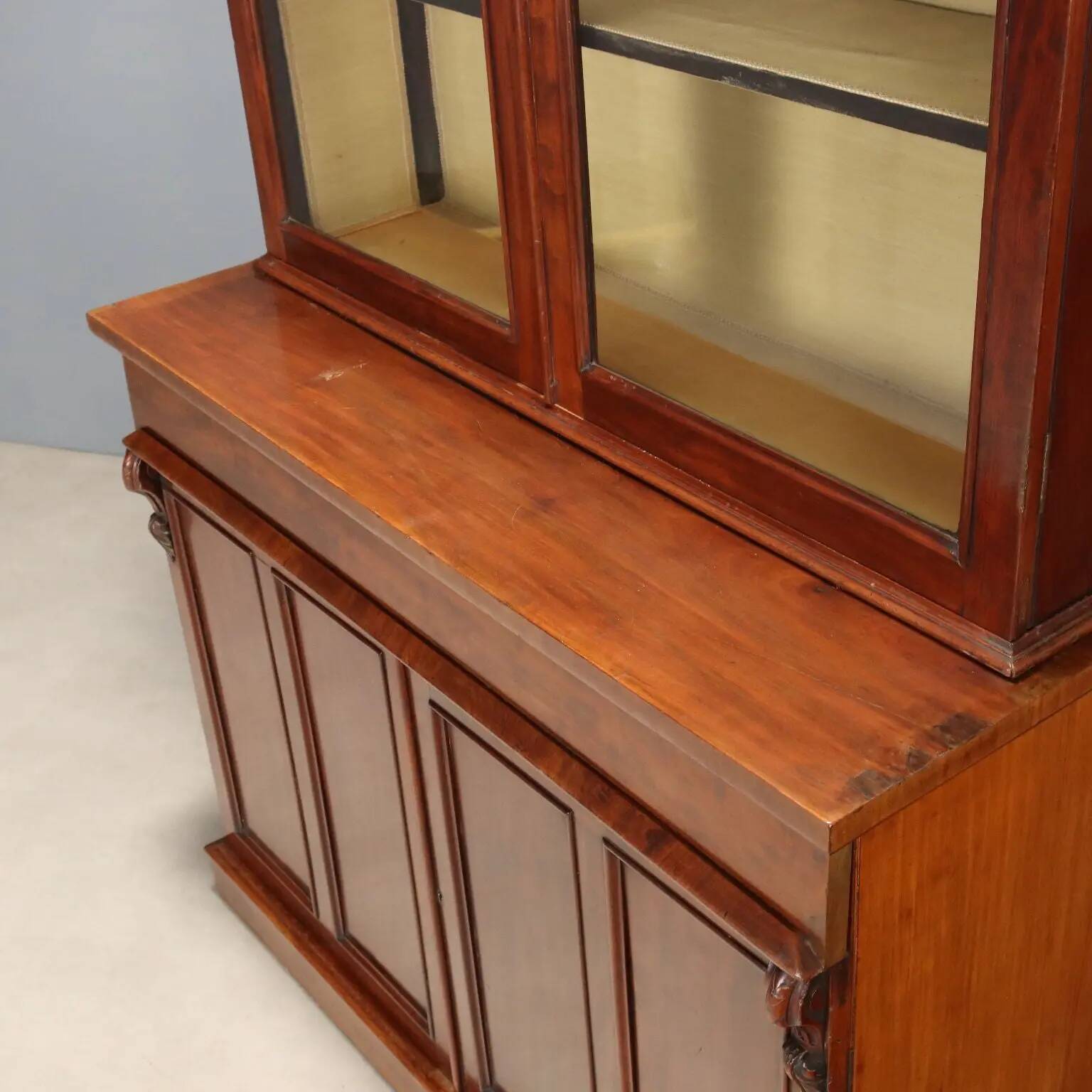 Louis-Philippe antique mahogany buffet, United Kingdom, 19th century.