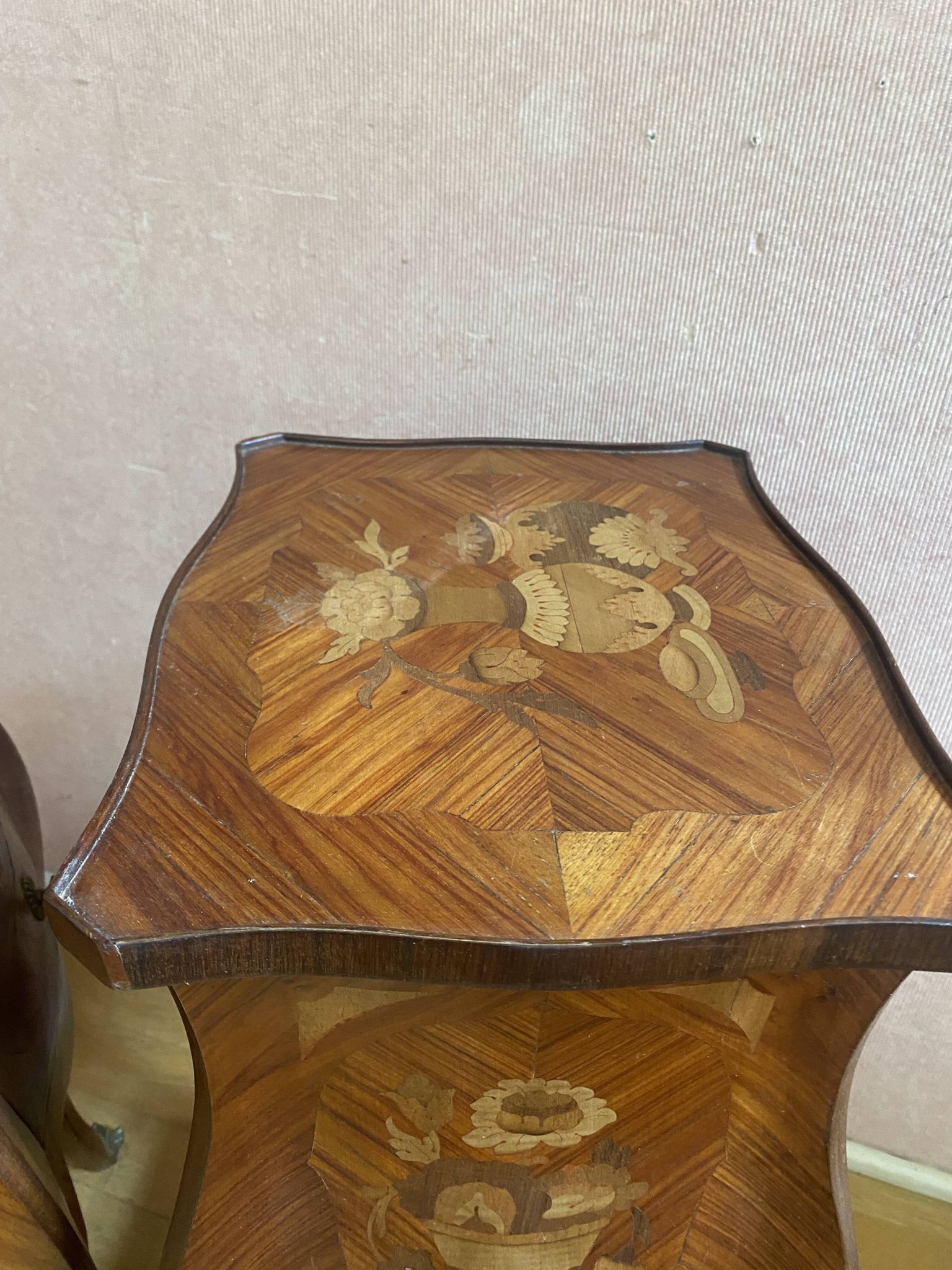 Pair of bedside tables in rosewood veneer on all sides. Louis XV style