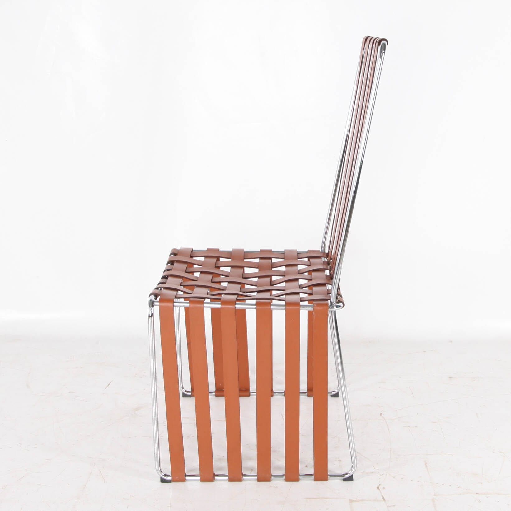 Suite de 6 chaises en cuir et chrome
