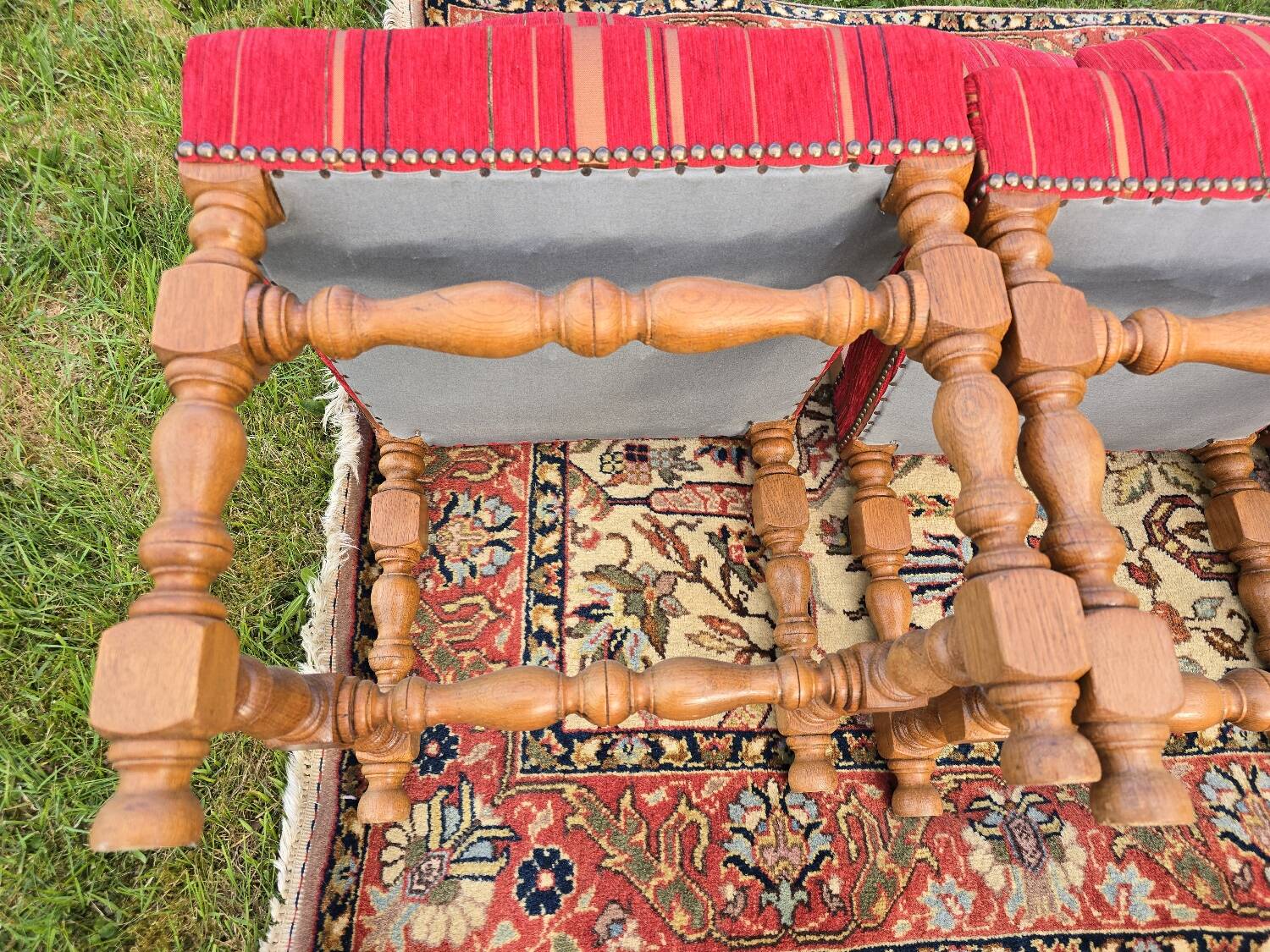 Série de six chaises  Louis  XIII en chêne