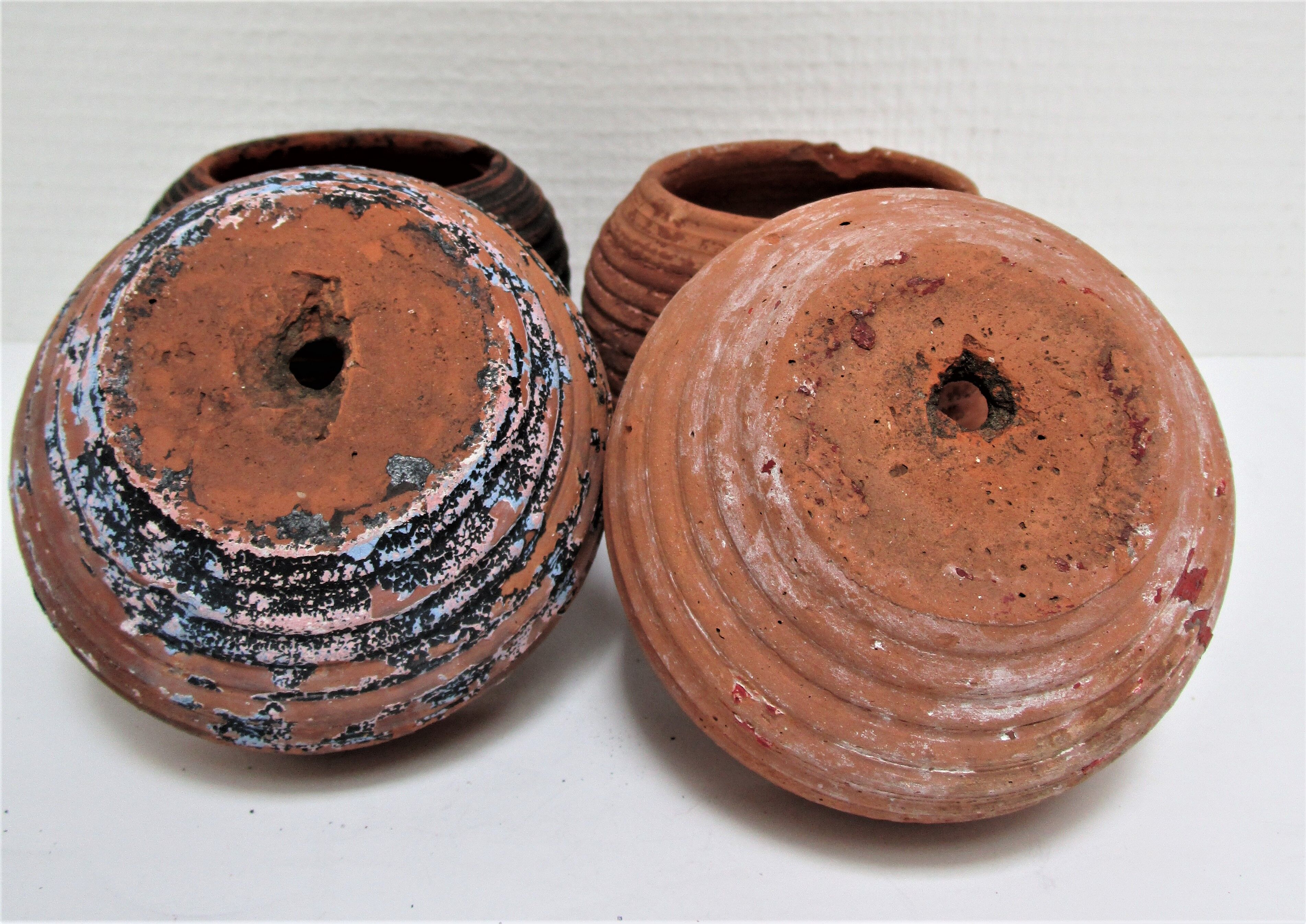 Five pots terracotta patina vintage
