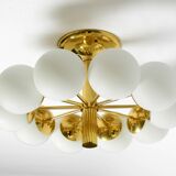 Plafonnier en laiton des années 1960 de style Space Age avec 10 boules en verre par Kaiser.