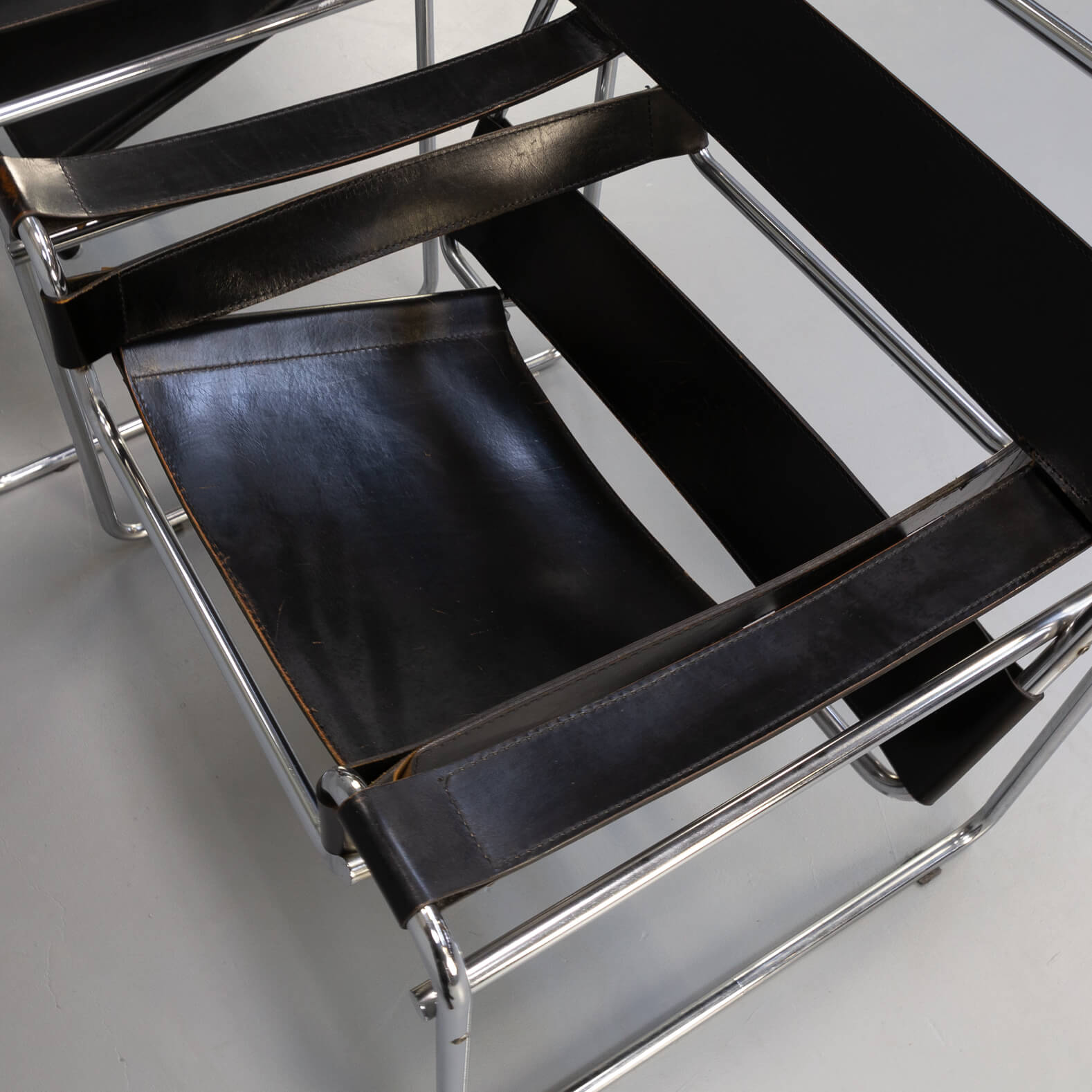 Marcel Breuer “wassily’ B3 chairs black leather for Gavina set/2