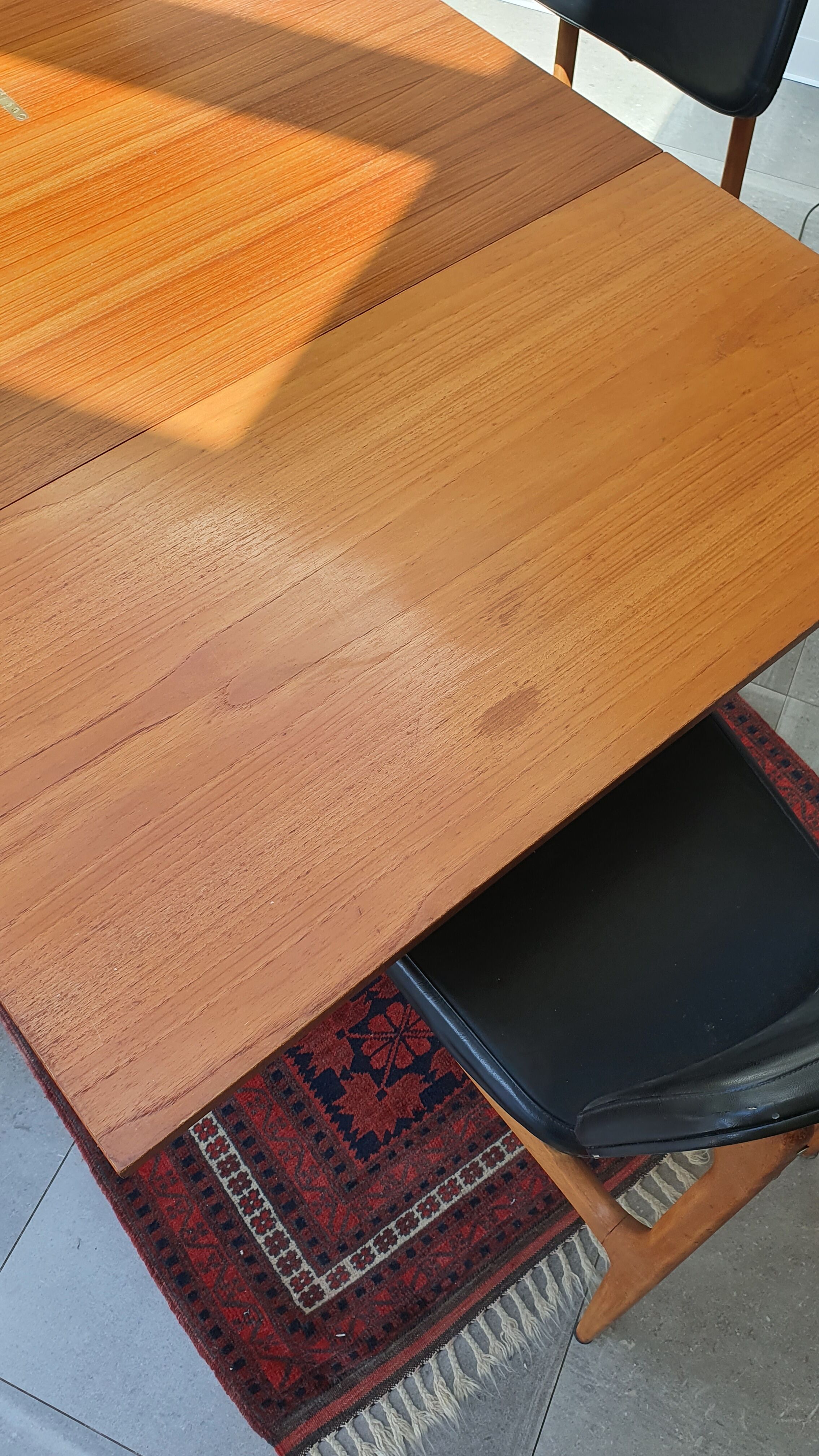 Table portefeuille à système qui monte et descend