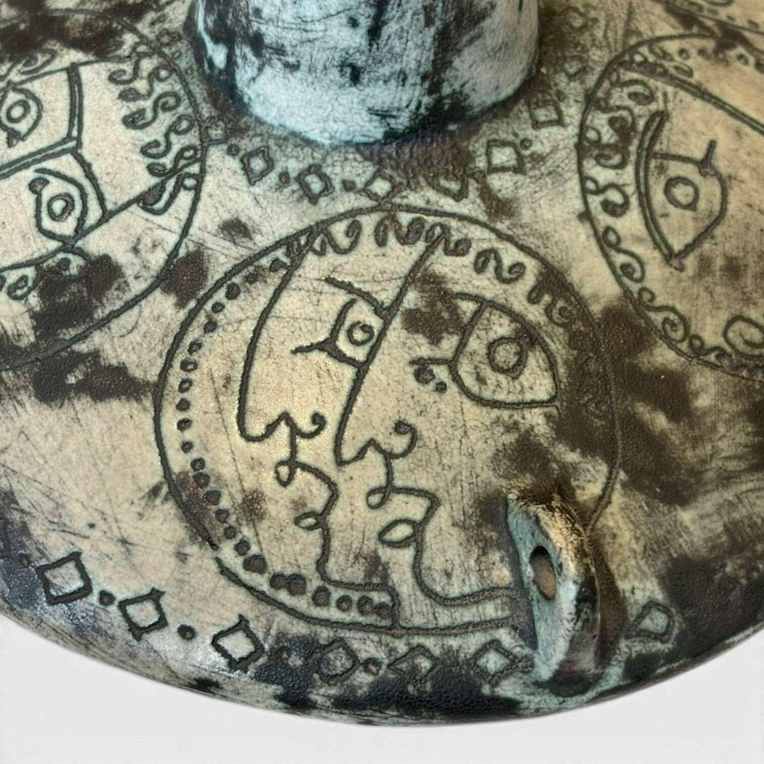 Jacques BLIN, pied de lampe à décor de visages stylisés