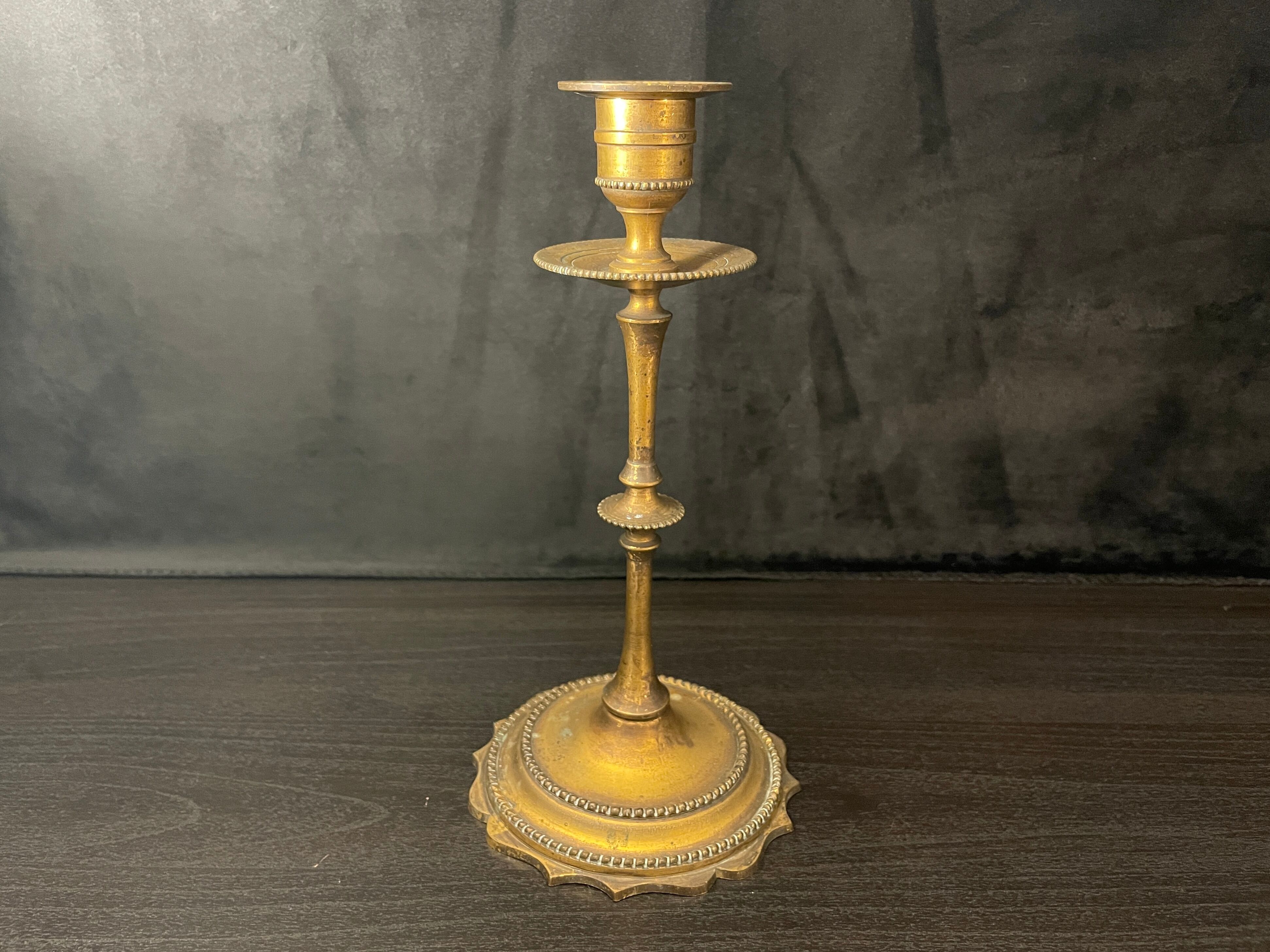 Thin candle holder