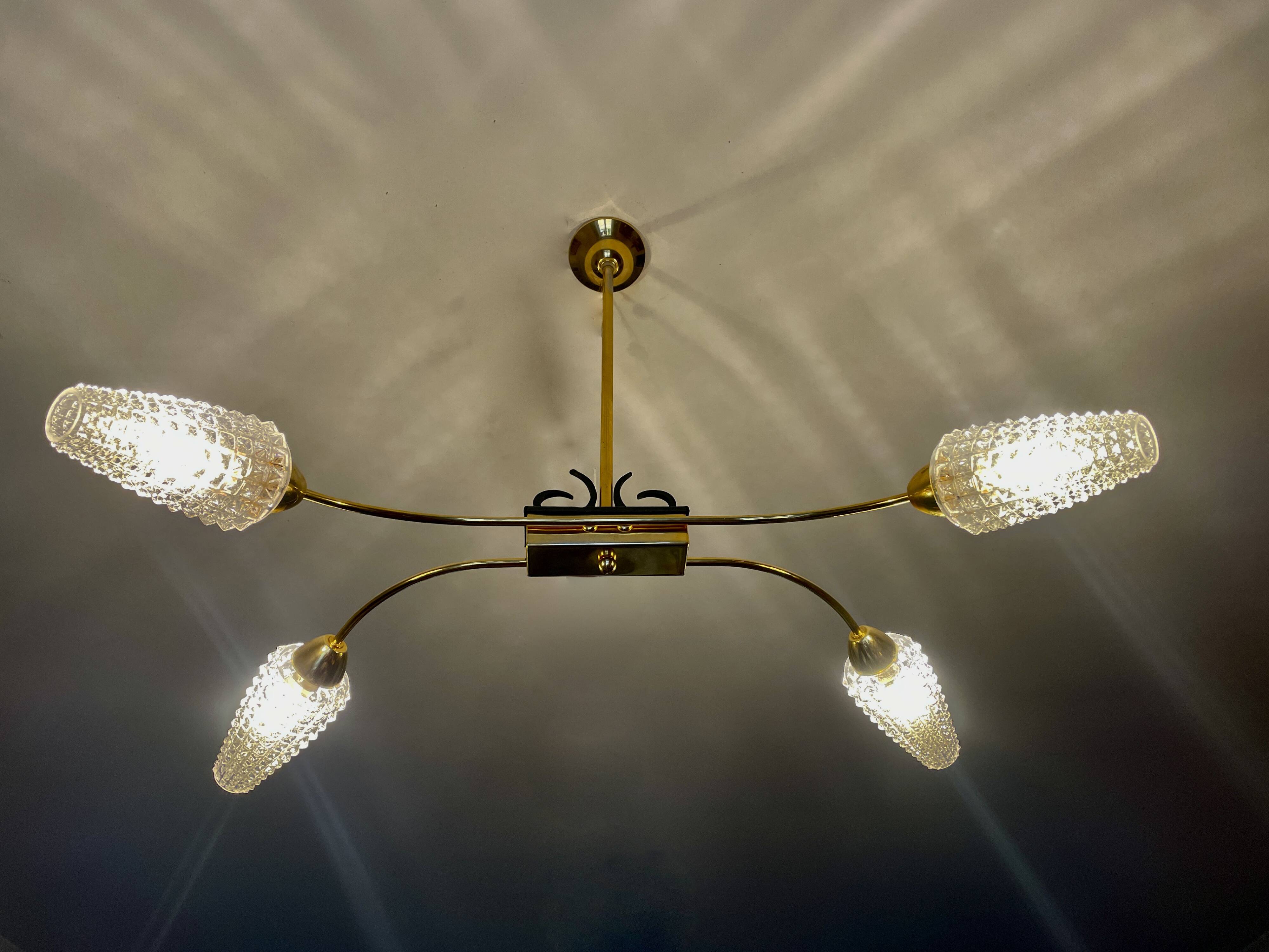 Lustre laiton doré à 4 tulipes Arlus 1950