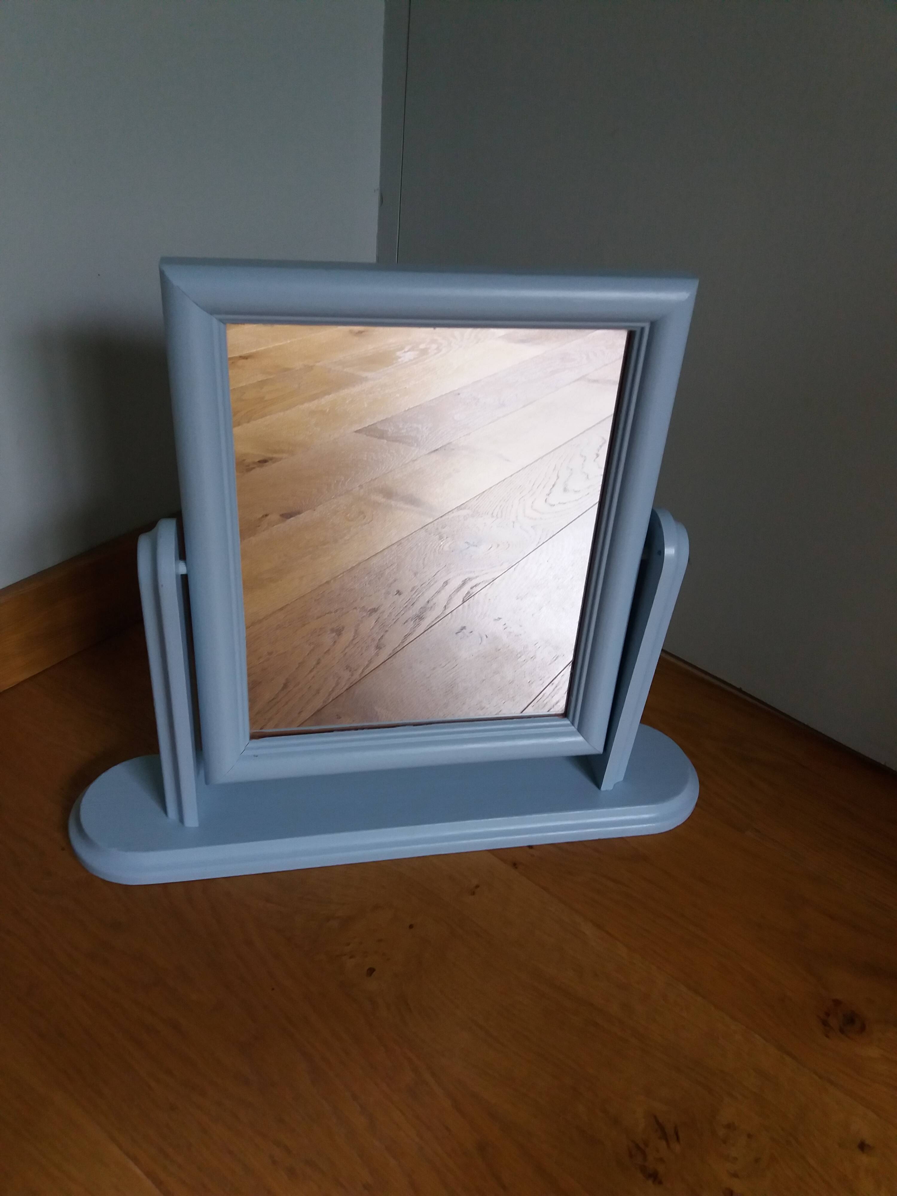 Swivel table mirror