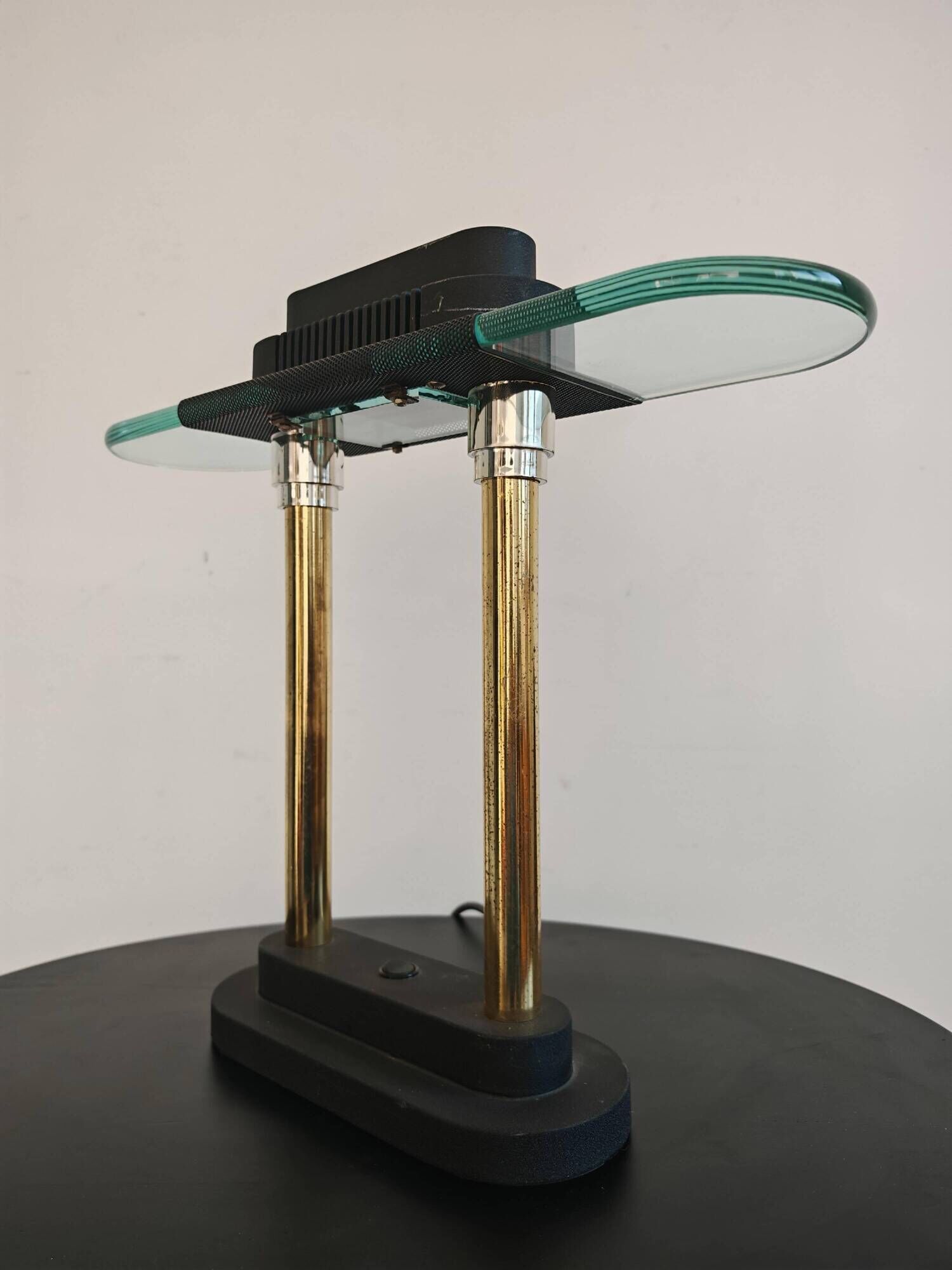 Paire de lampes de banquier style Memphis attribuées à Robert Sonneman 1980s
