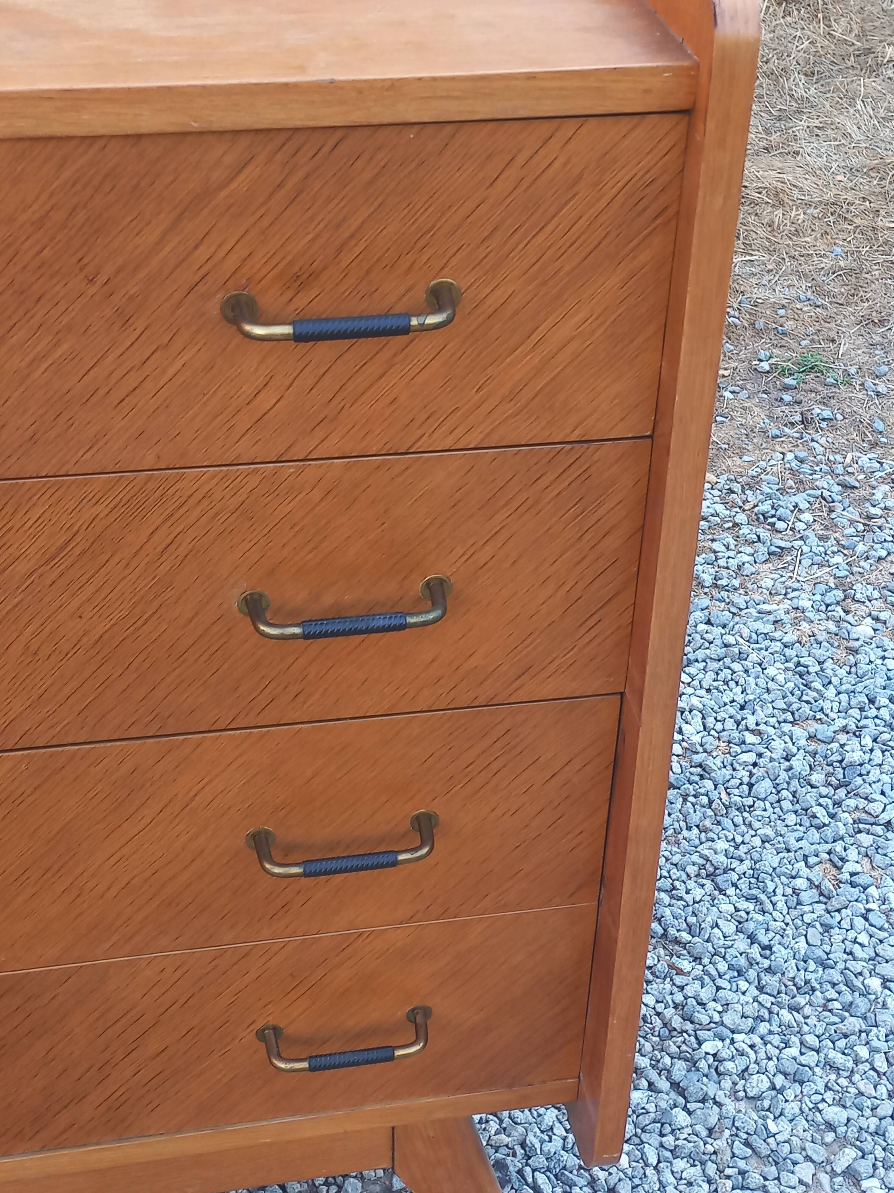 Commode vintage en chêne blond pieds compas 4 tiroirs 1950