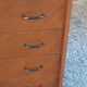 Commode vintage en chêne blond pieds compas 4 tiroirs 1950