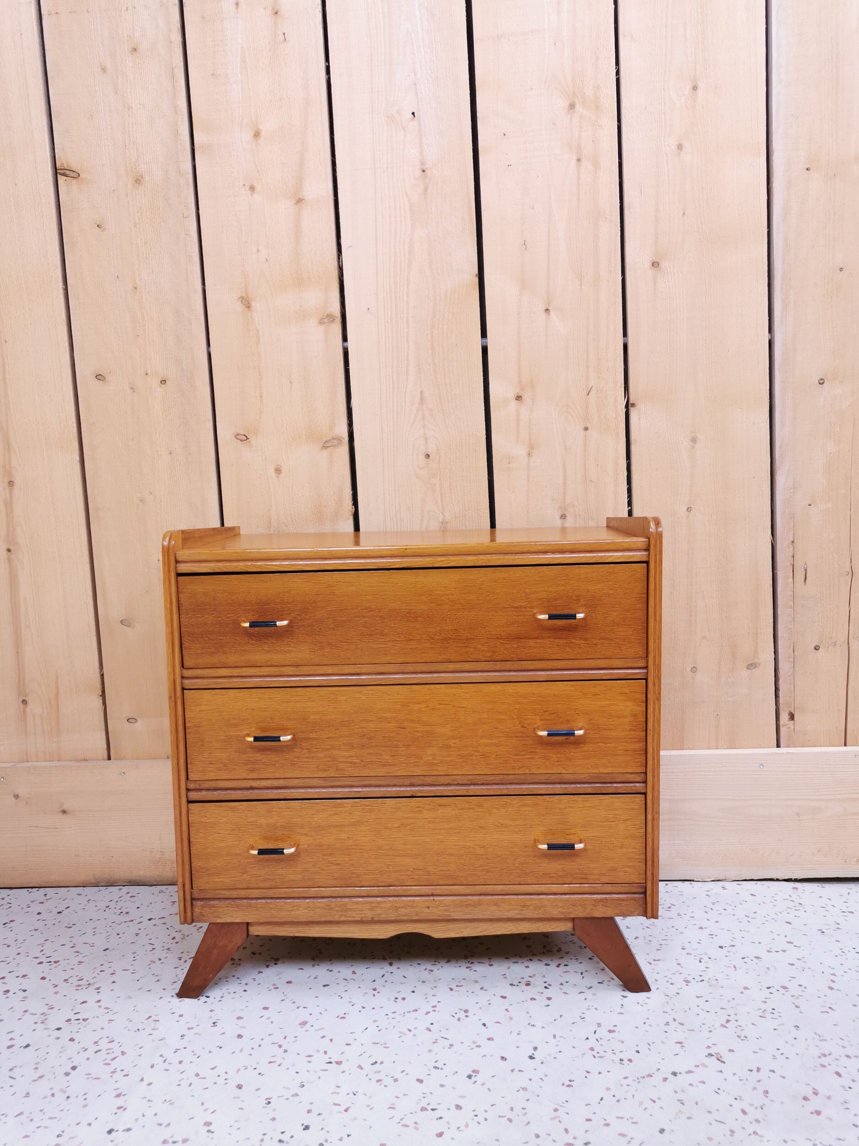 Chest of drawer compass feet