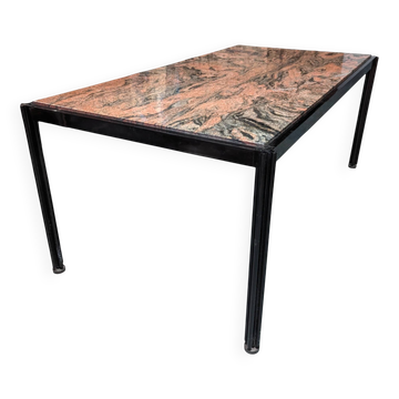 Table, bureau en granit rose de George Ciancimino