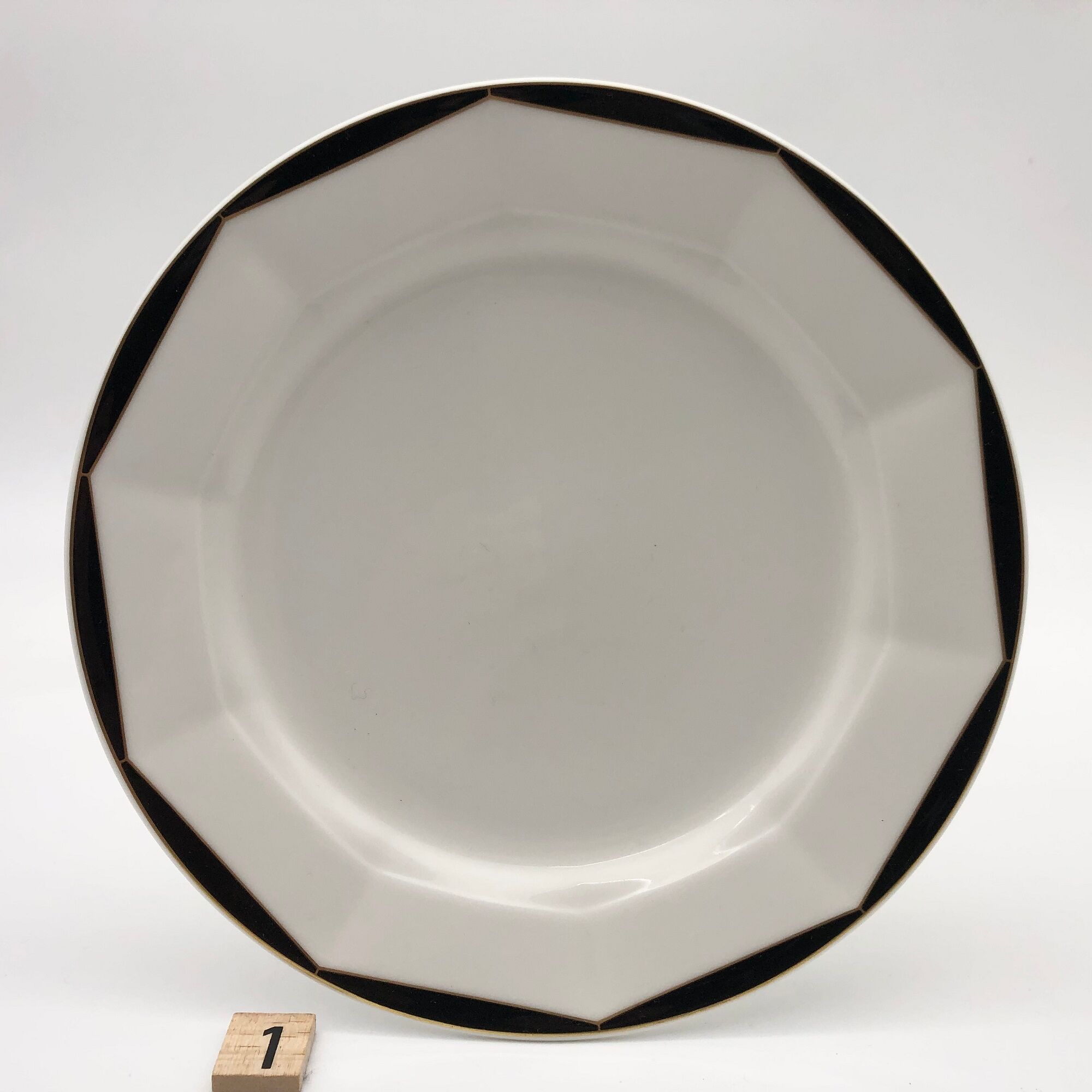6 Dessert Plates Stamped "Villeroy & Boch", Varia - Black