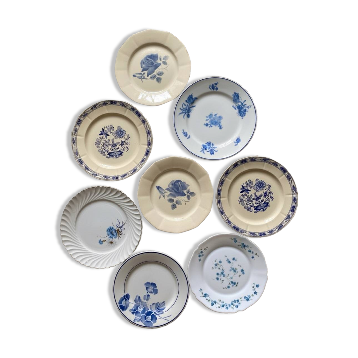 8 assiettes anciennes dépareillées en faïence