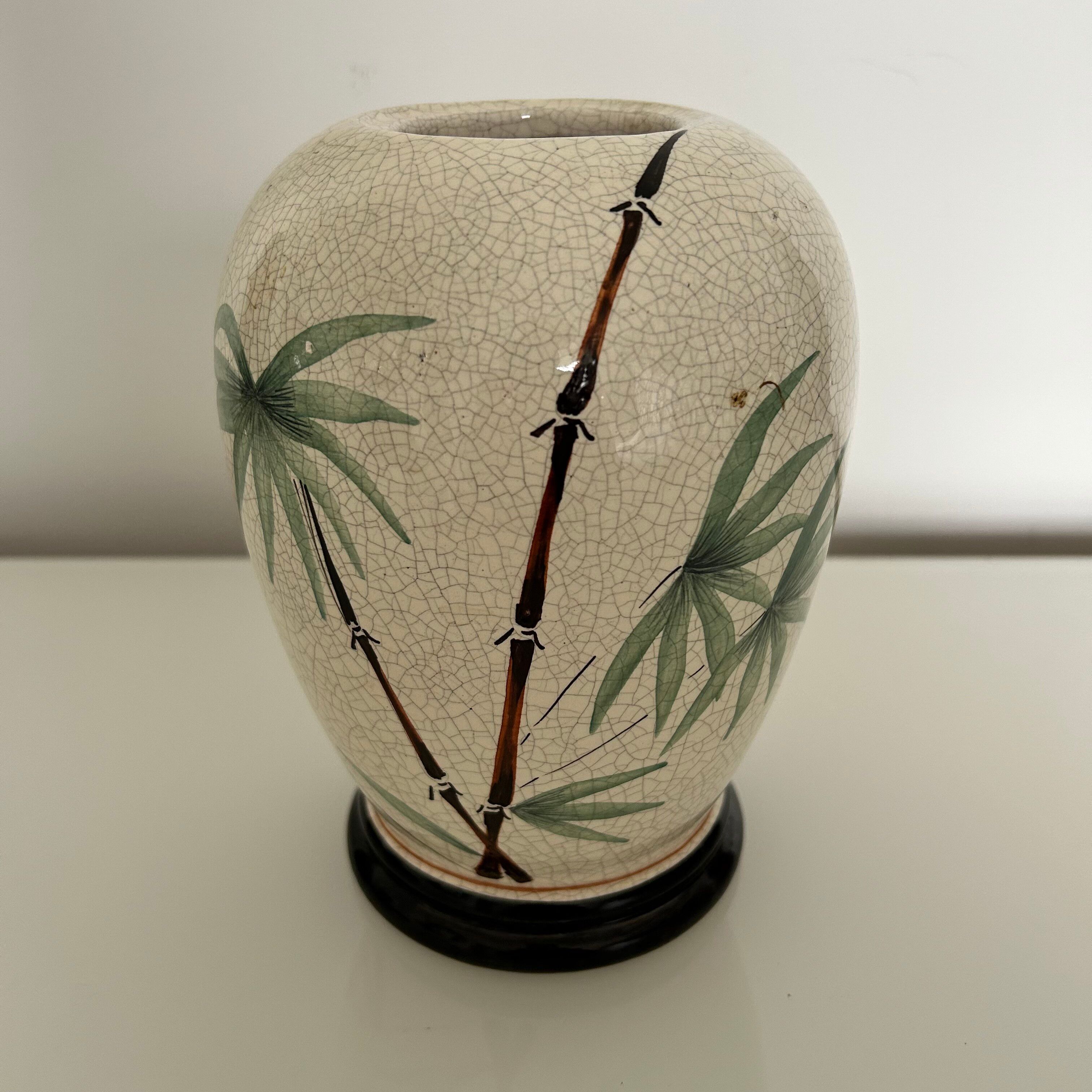 Vase signé décor bambous