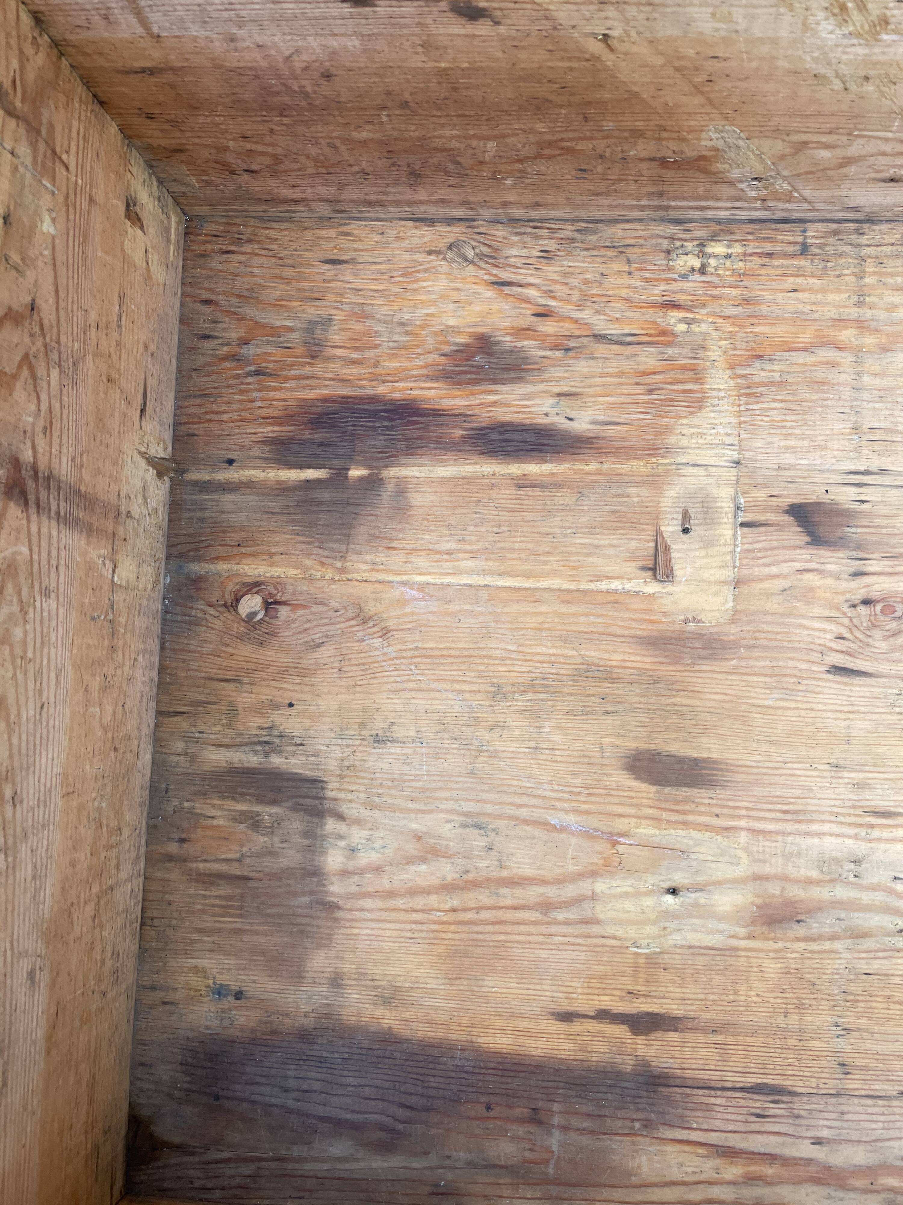 Painted wooden trunk L83 X H37 X P56