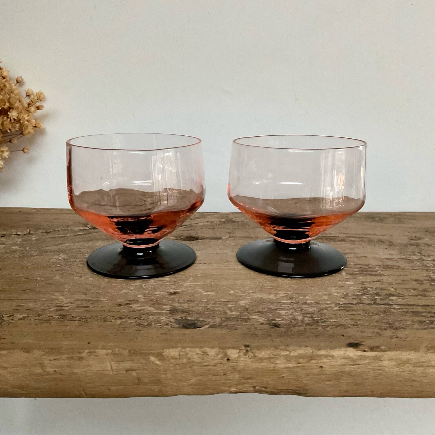 6 pink bowls with black stems