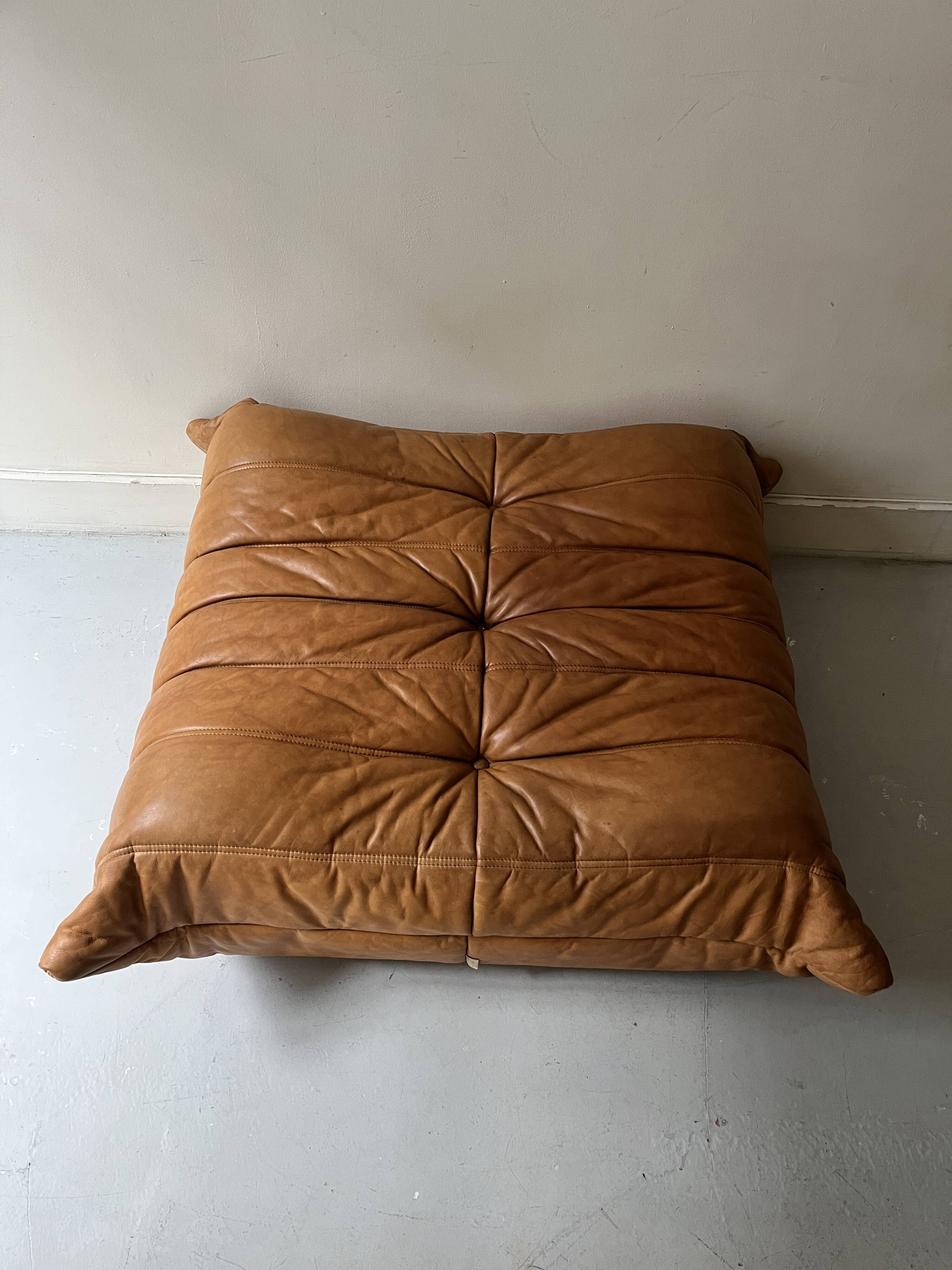 Togo design ottoman pouf by Michel Ducaroy for Ligne Roset, 1st edition 1970