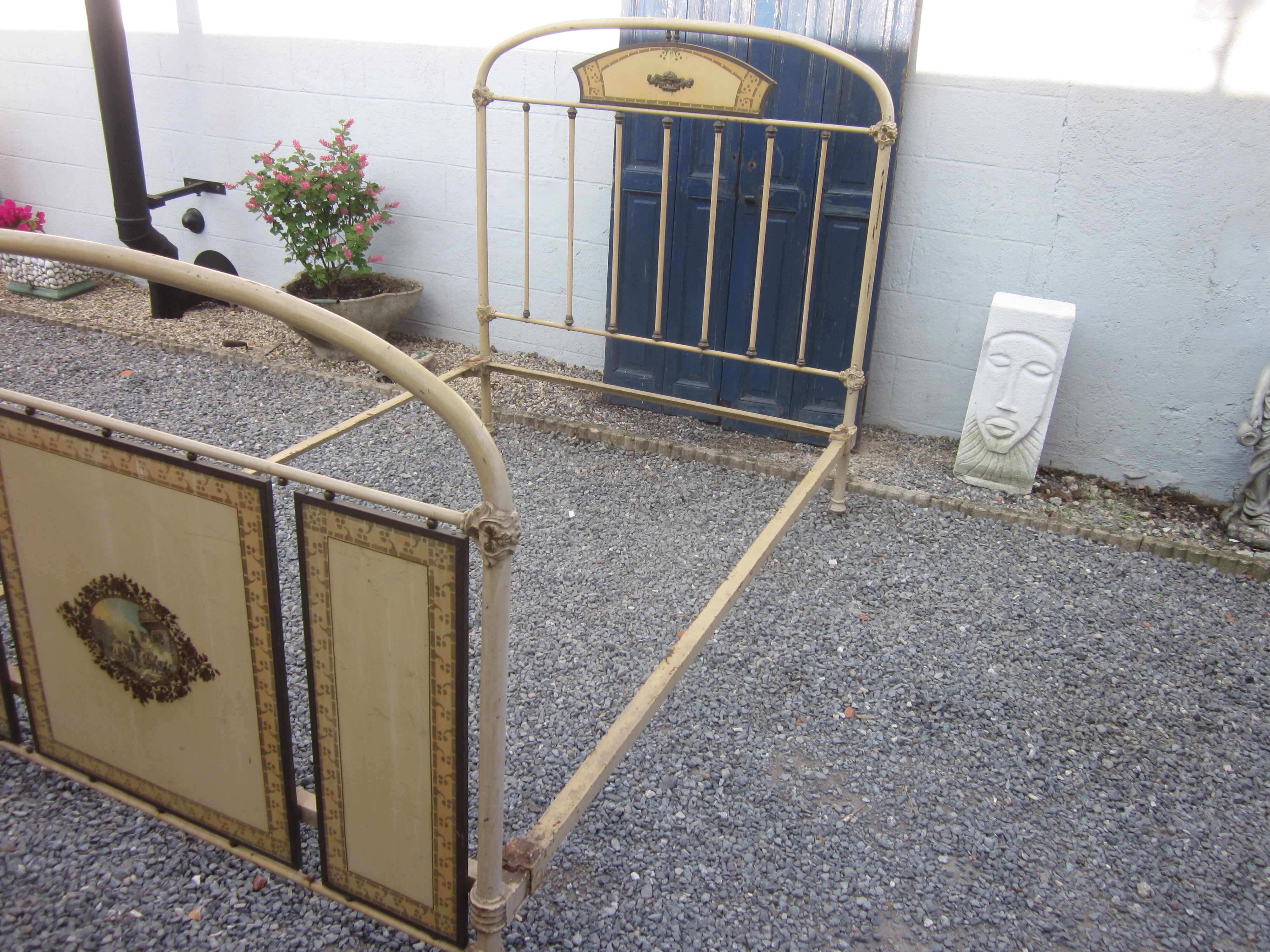 Iron bed of the 20s and 30s