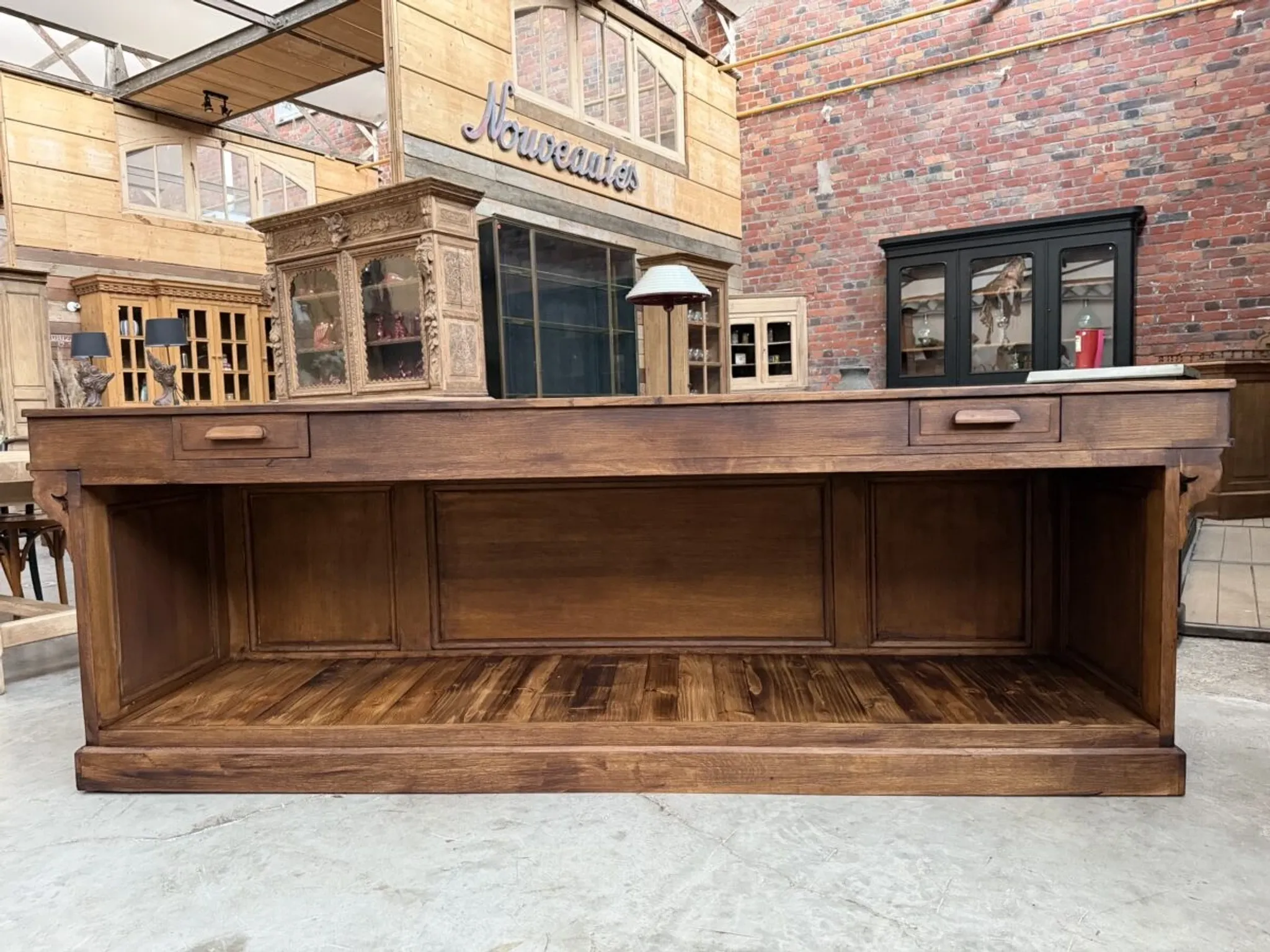 Oak counter from the early 20th century.