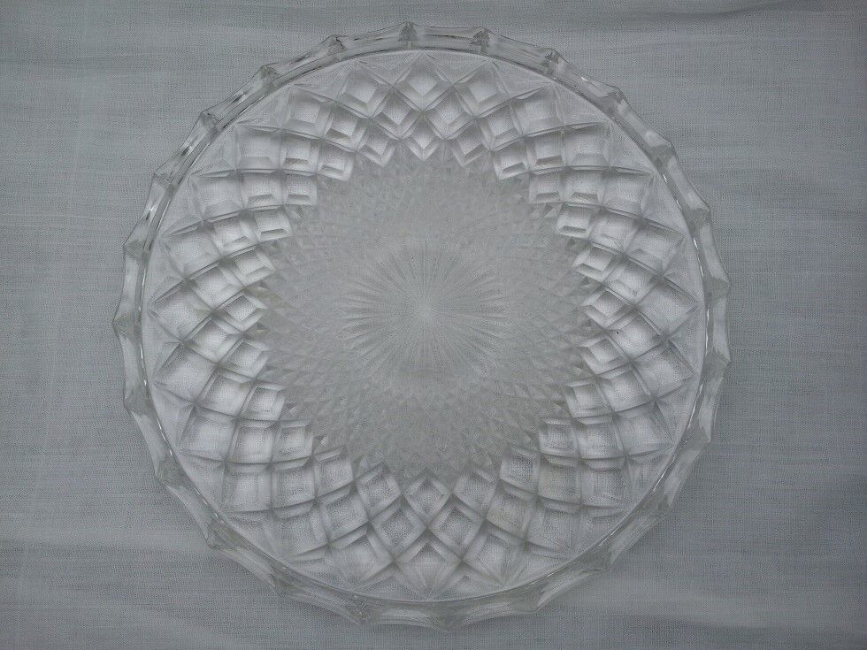 Undertop plate and laying glass bottle