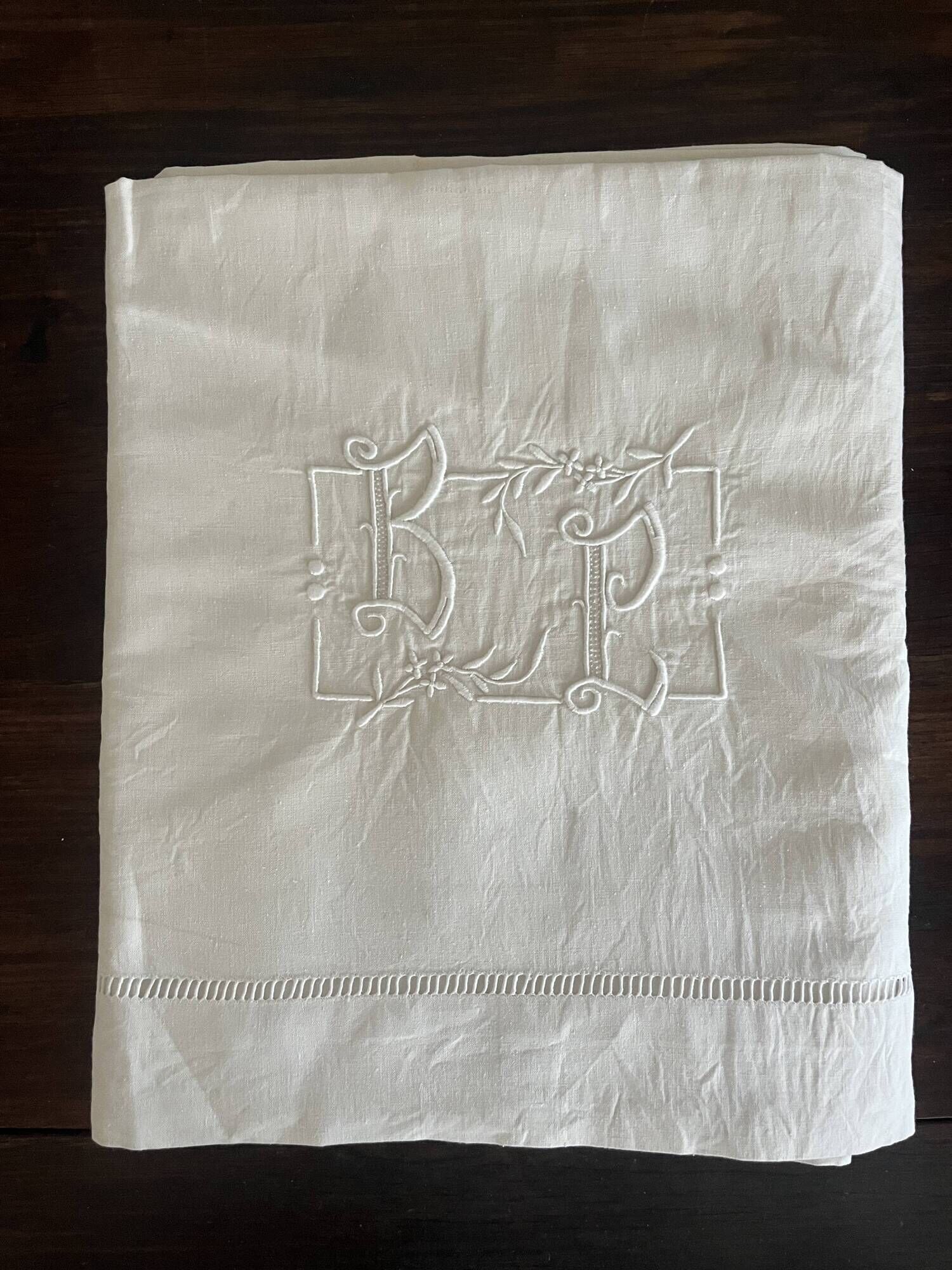 Drap ancien monogrammé BL - Toile métis "Fleur bleue"